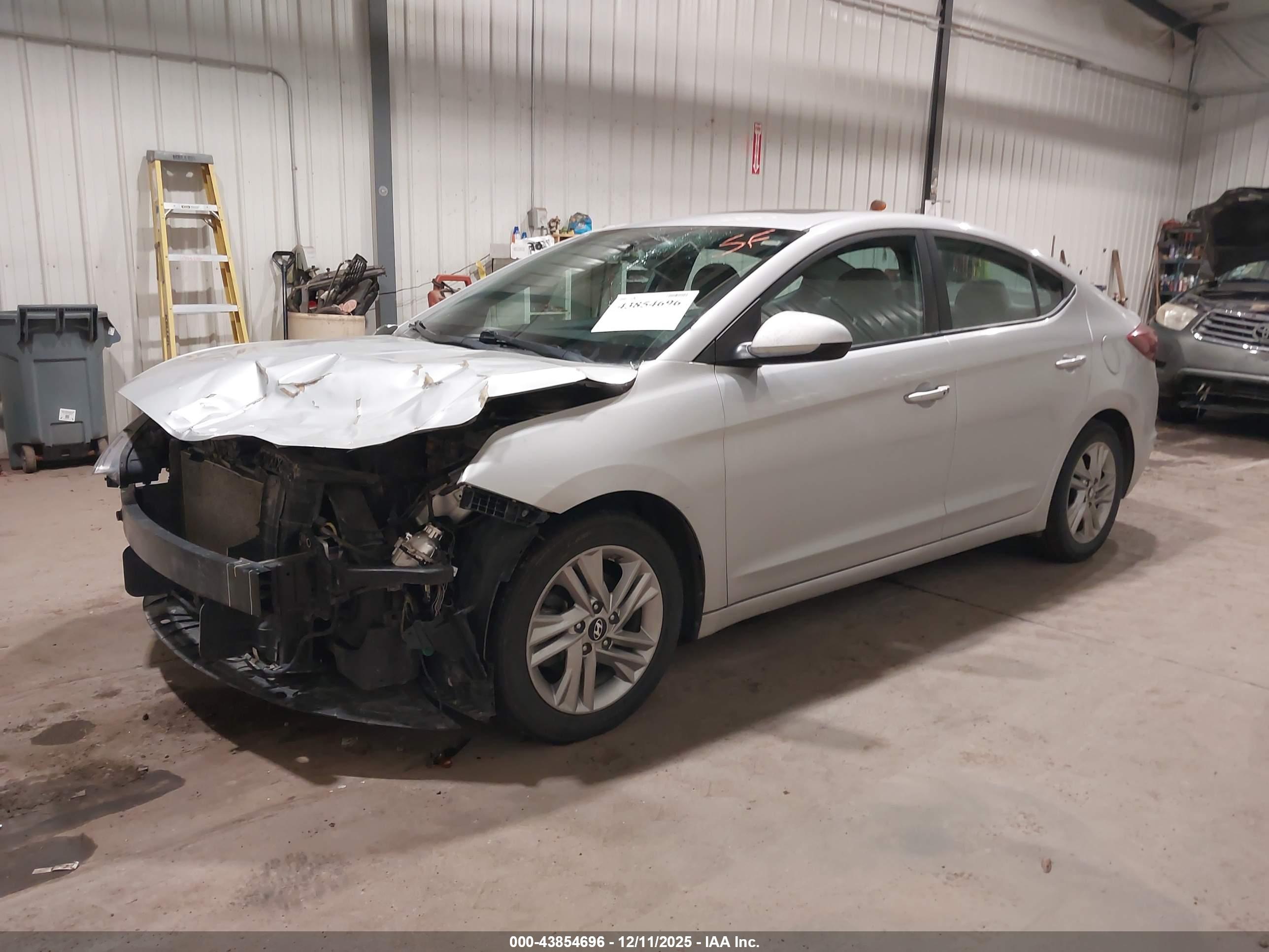 HYUNDAI ELANTRA image 2