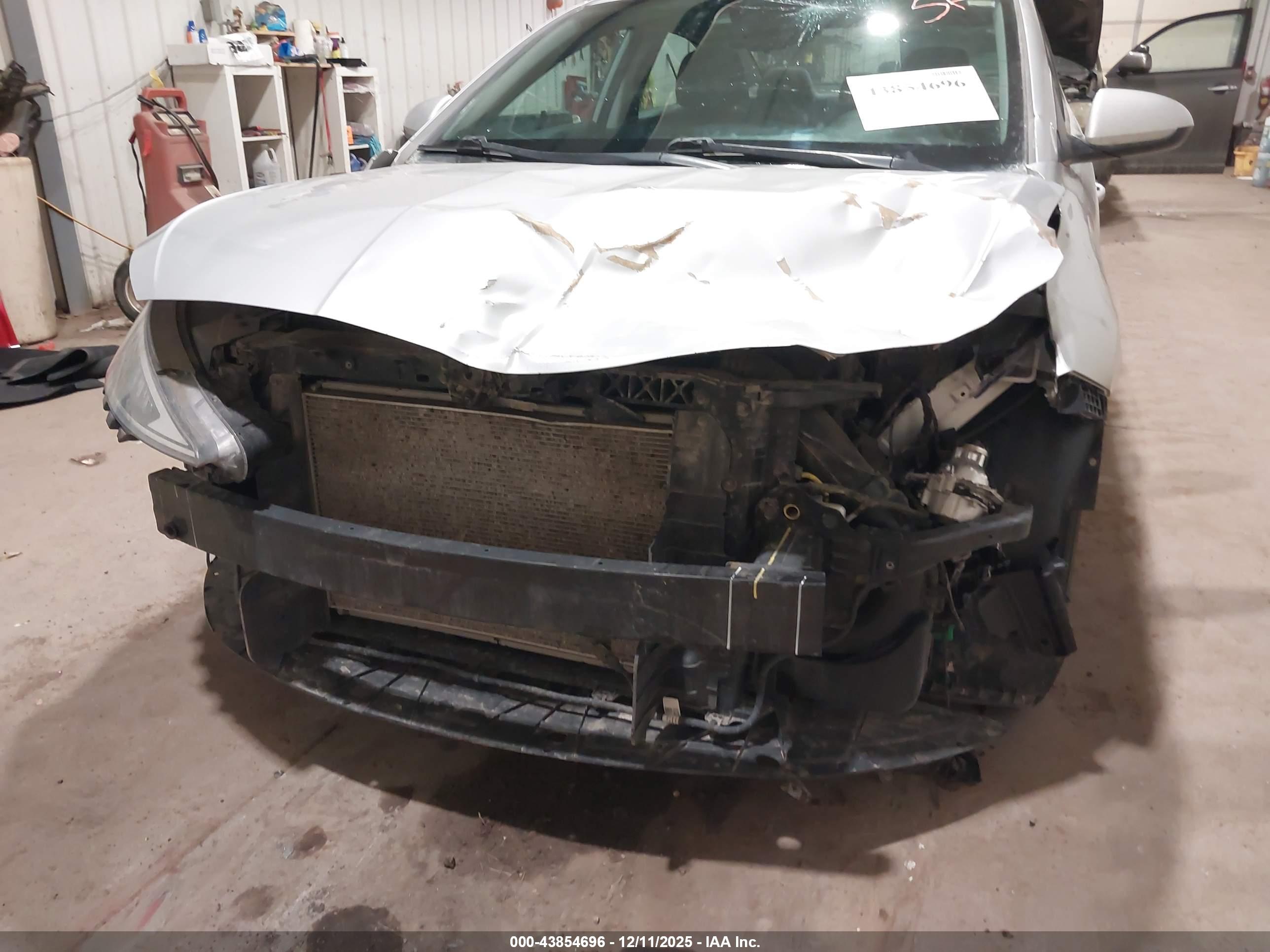 HYUNDAI ELANTRA image 6