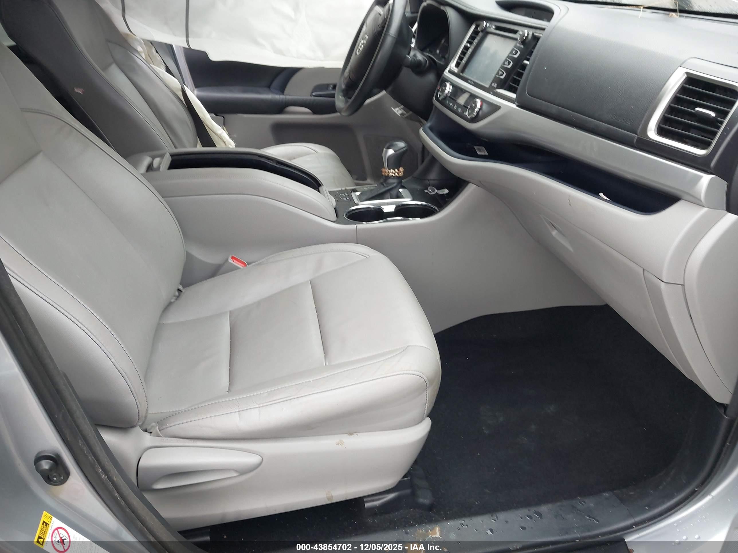TOYOTA HIGHLANDER image 5