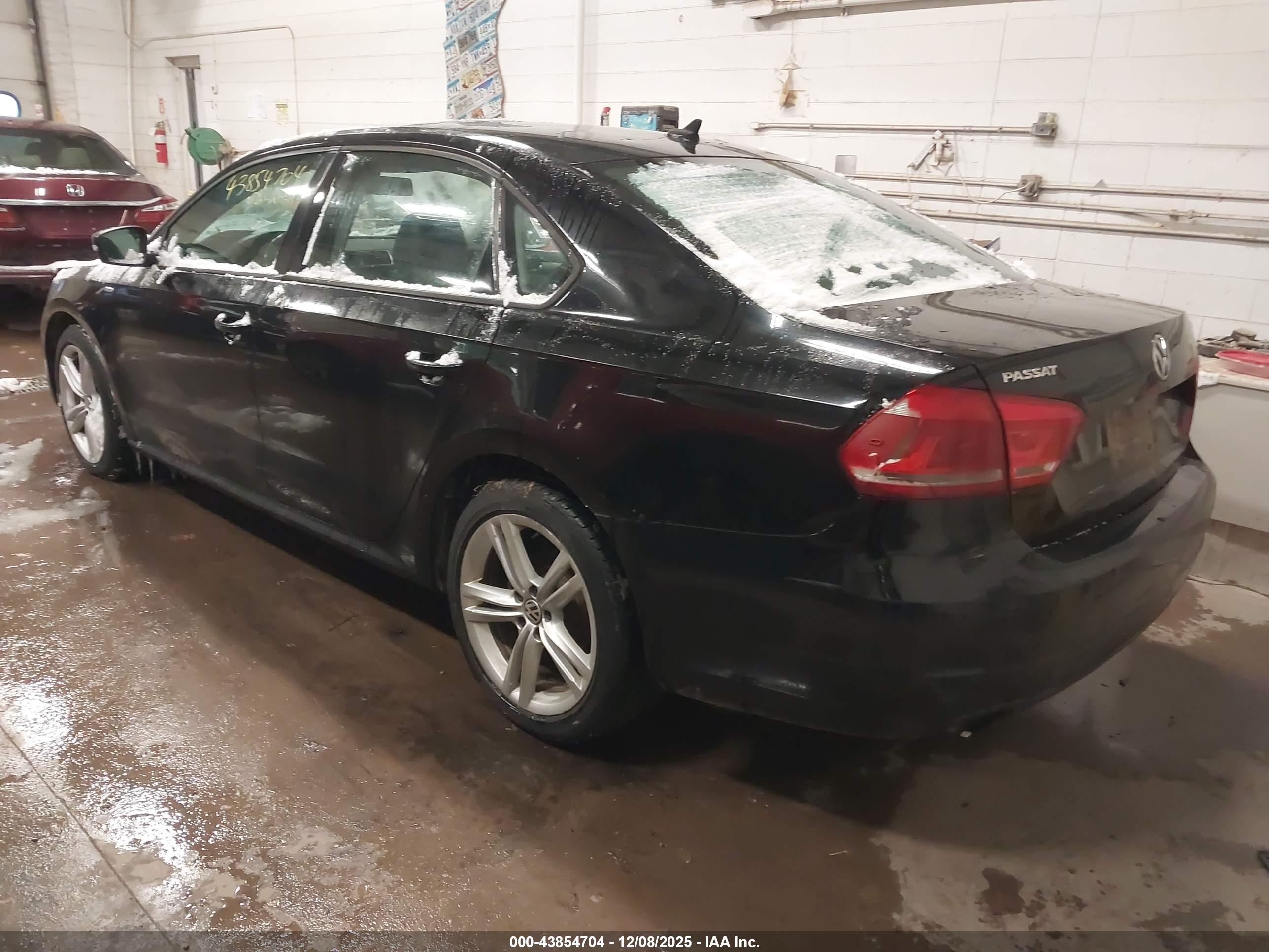 VOLKSWAGEN PASSAT image 3