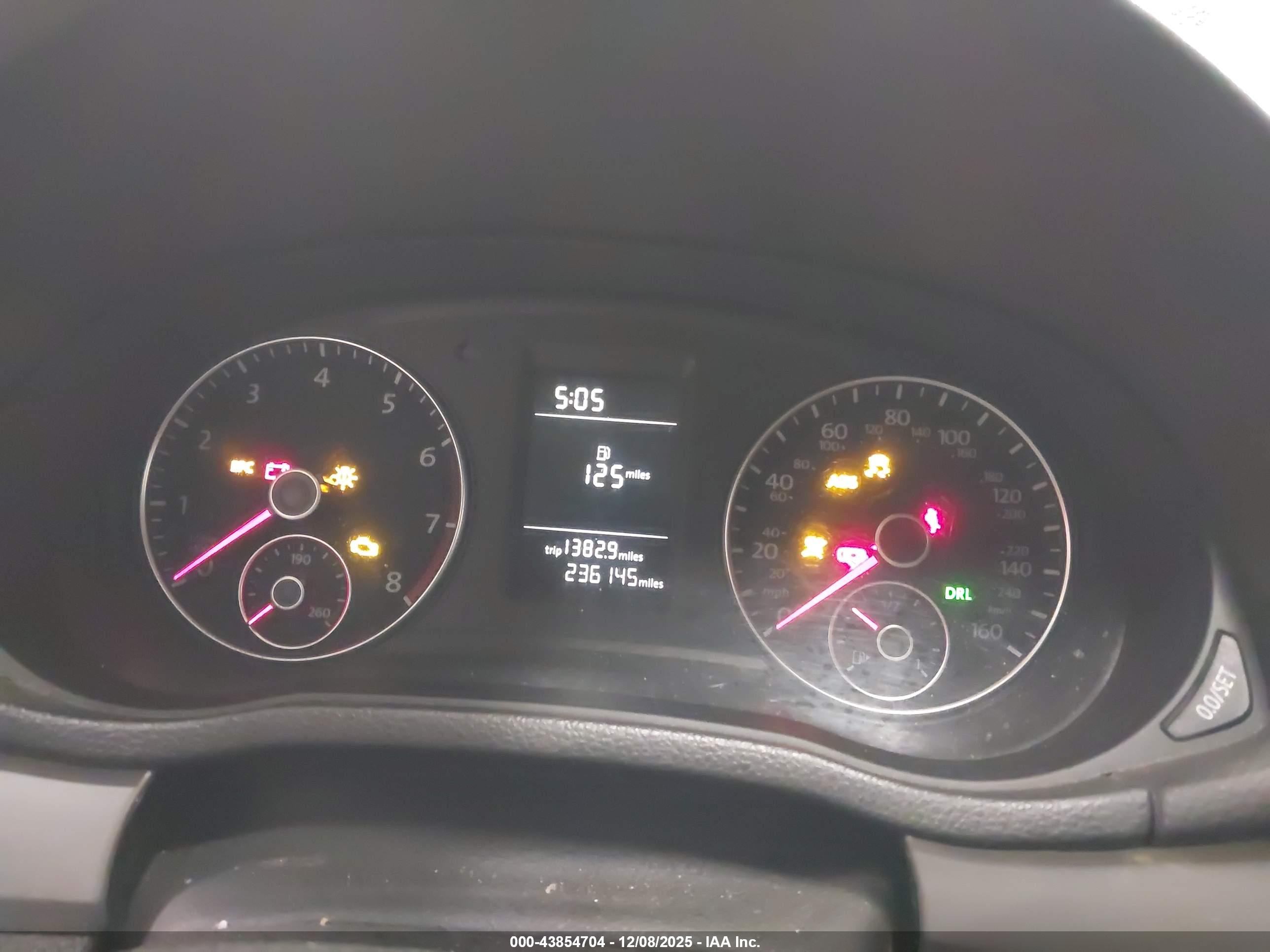 VOLKSWAGEN PASSAT image 7