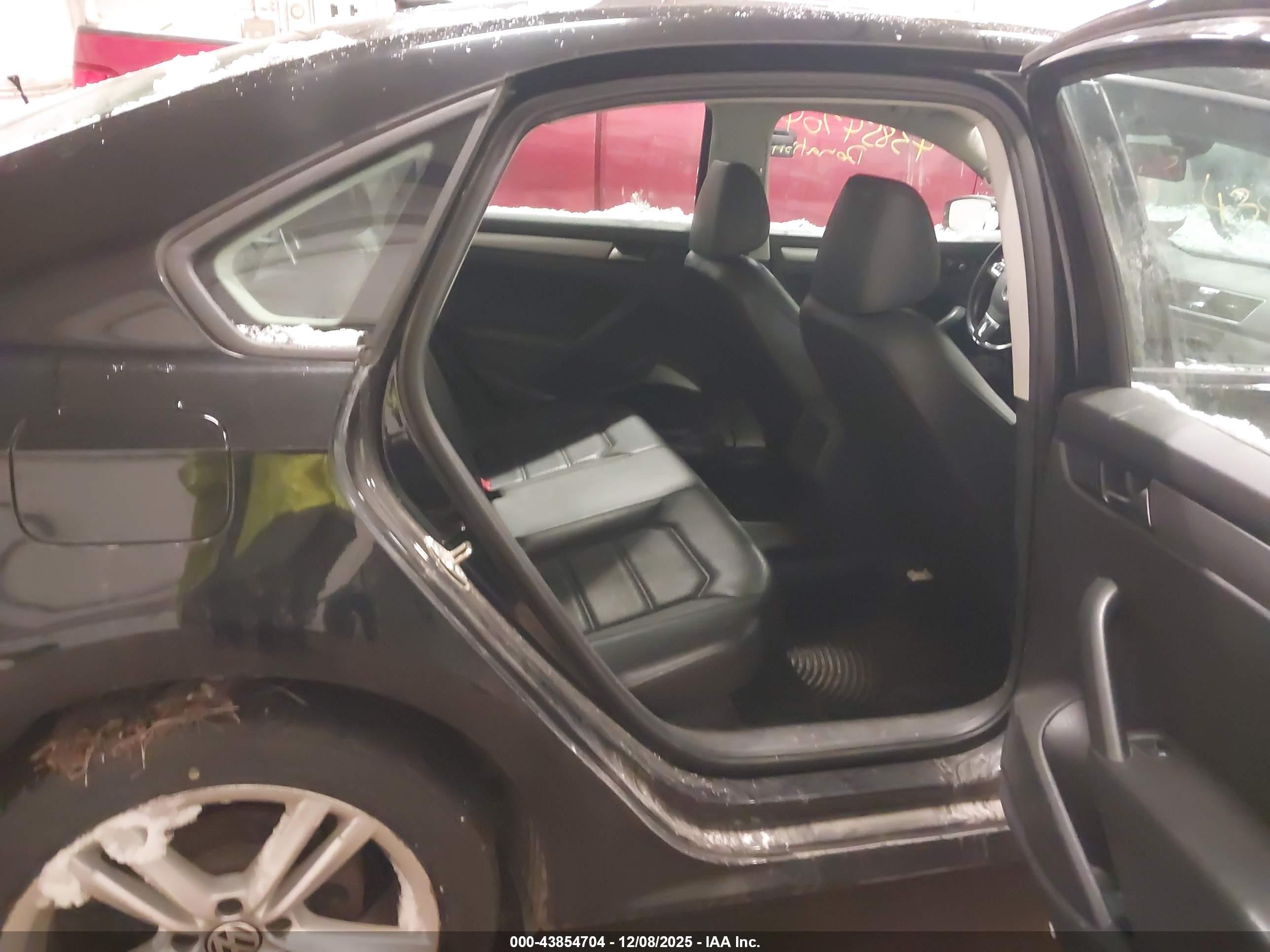 VOLKSWAGEN PASSAT image 8