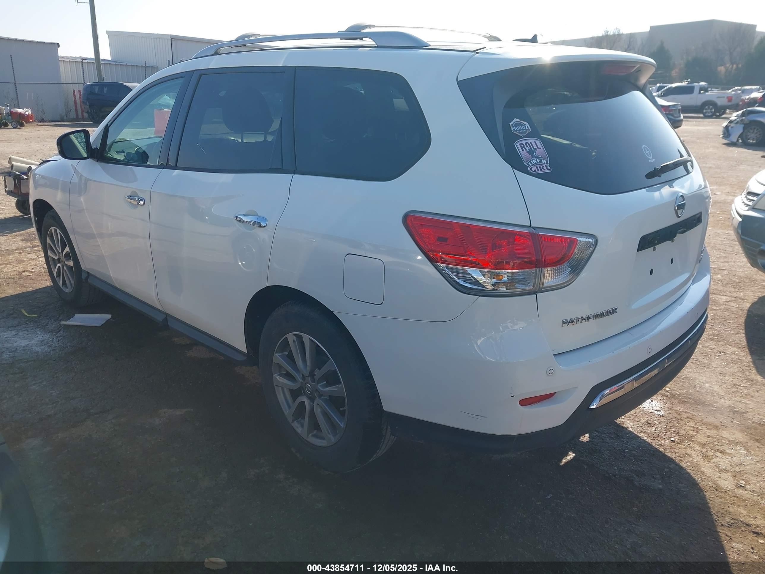 NISSAN PATHFINDER image 3
