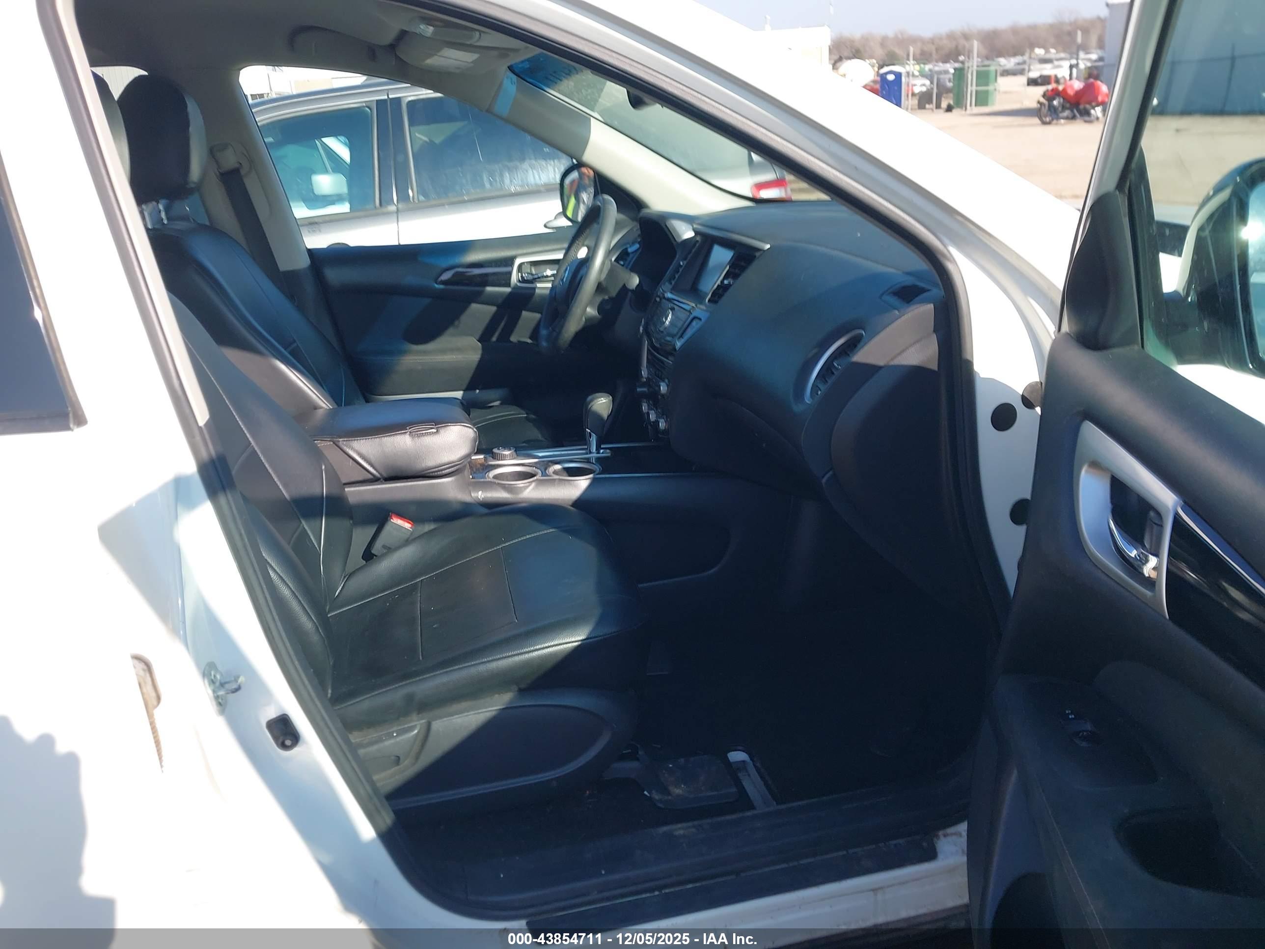 NISSAN PATHFINDER image 5