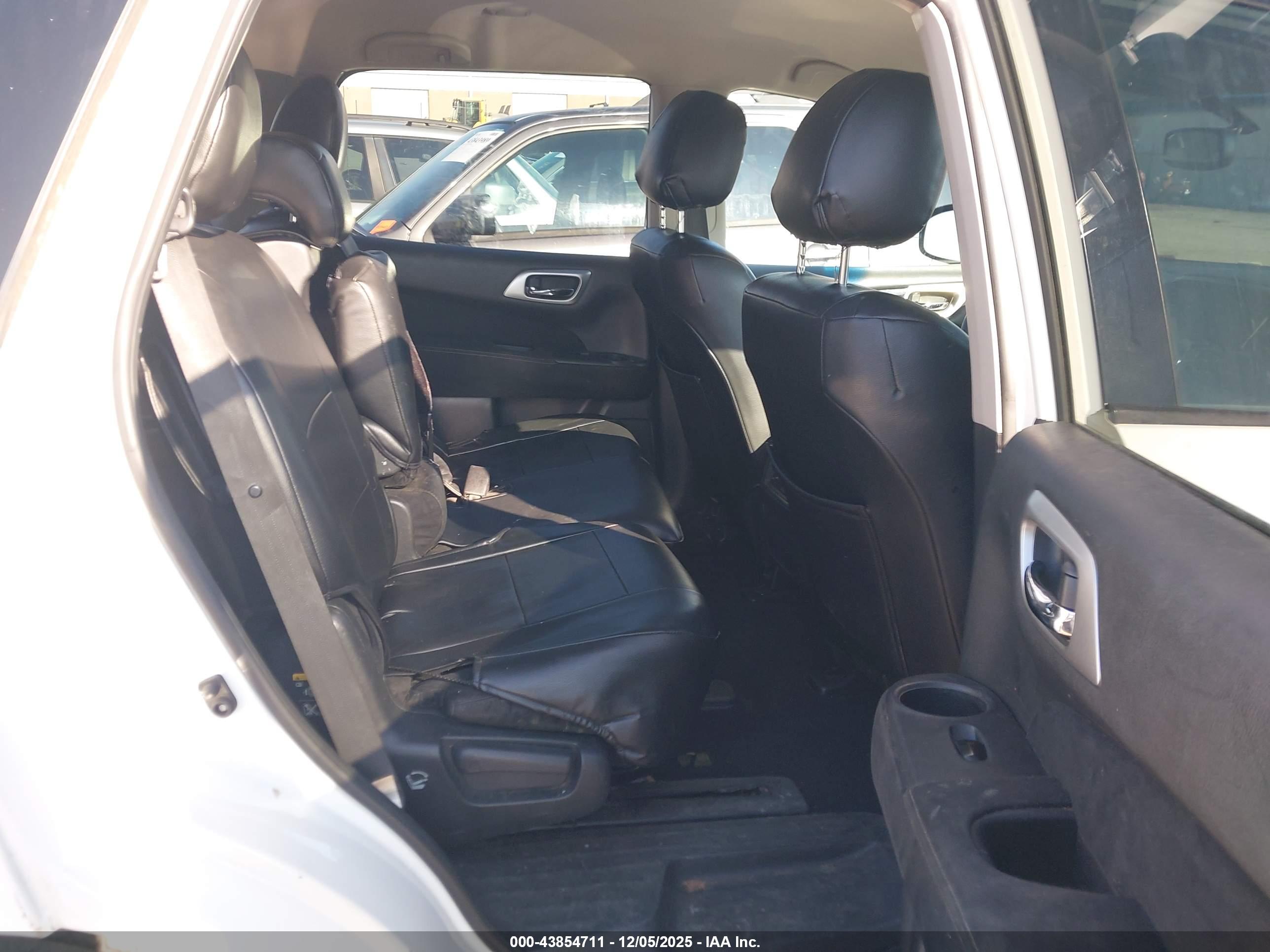 NISSAN PATHFINDER image 8