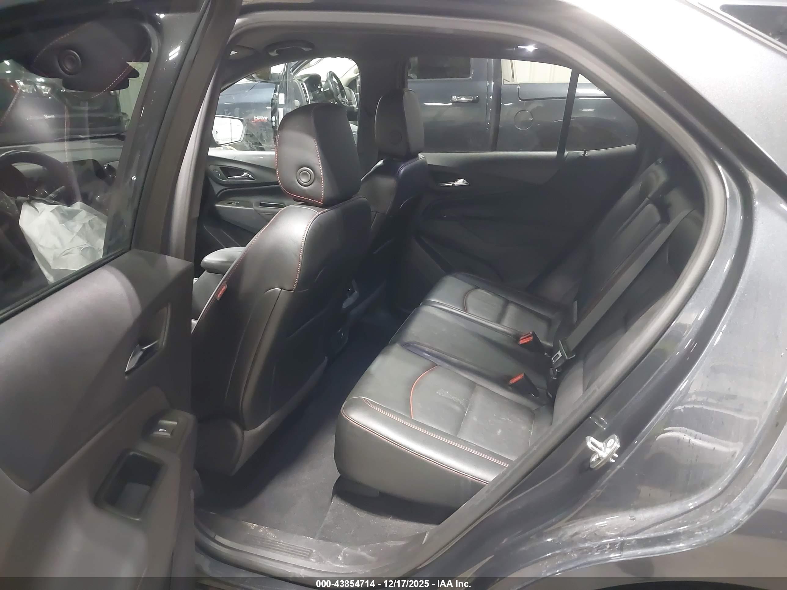 CHEVROLET EQUINOX image 8