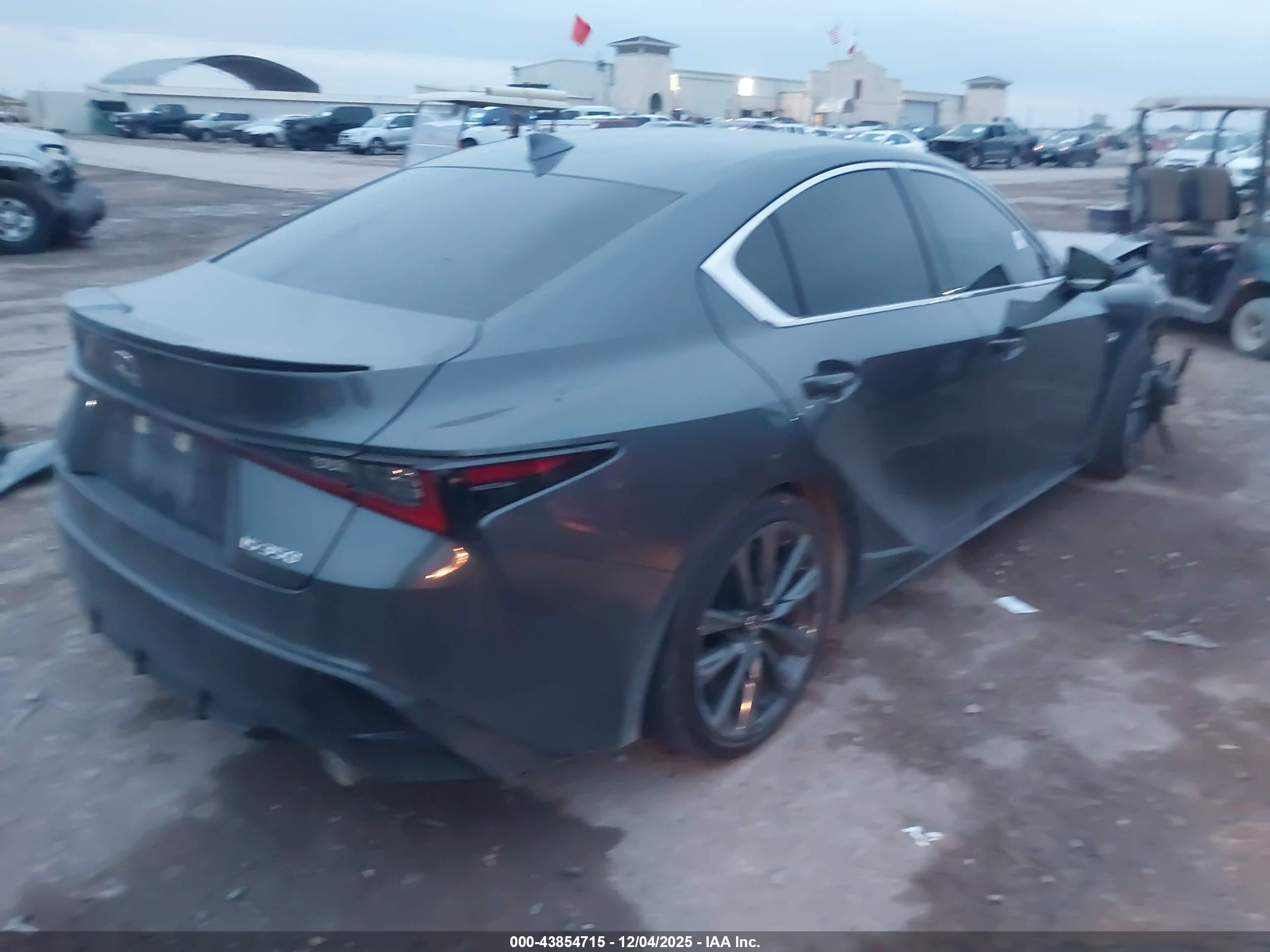 LEXUS IS image 4