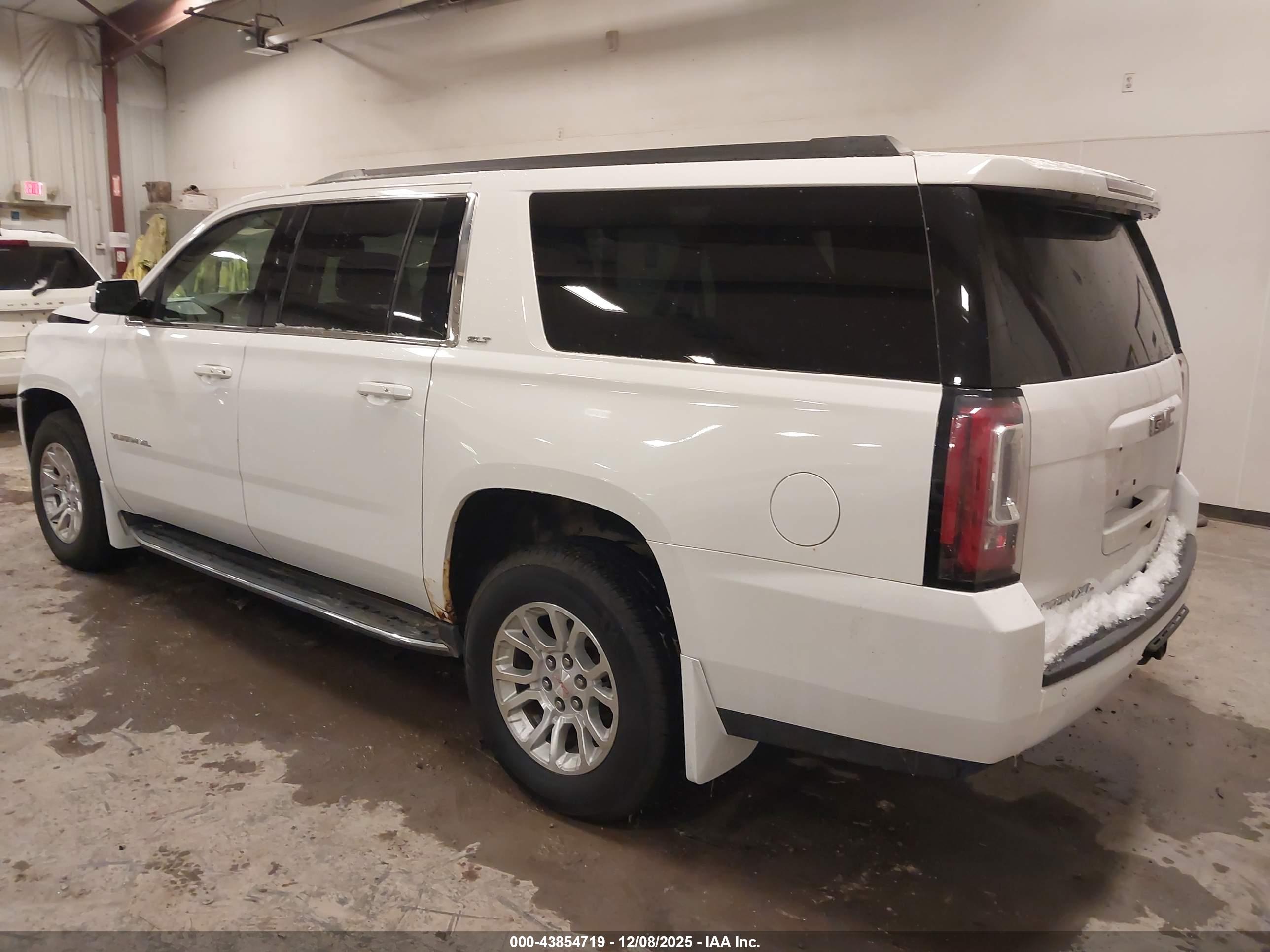 GMC YUKON image 3