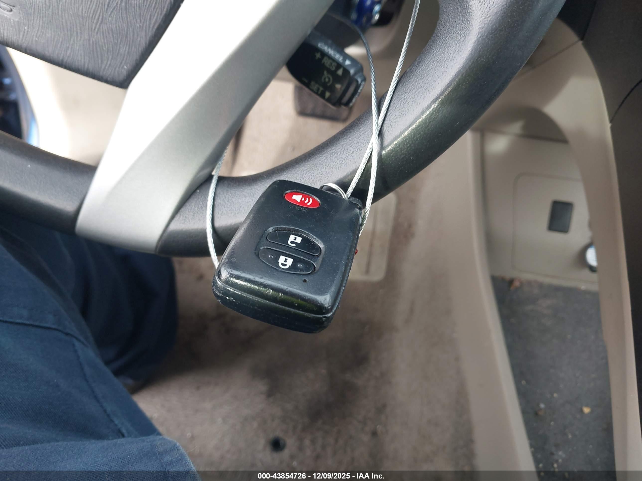 TOYOTA PRIUS image 11