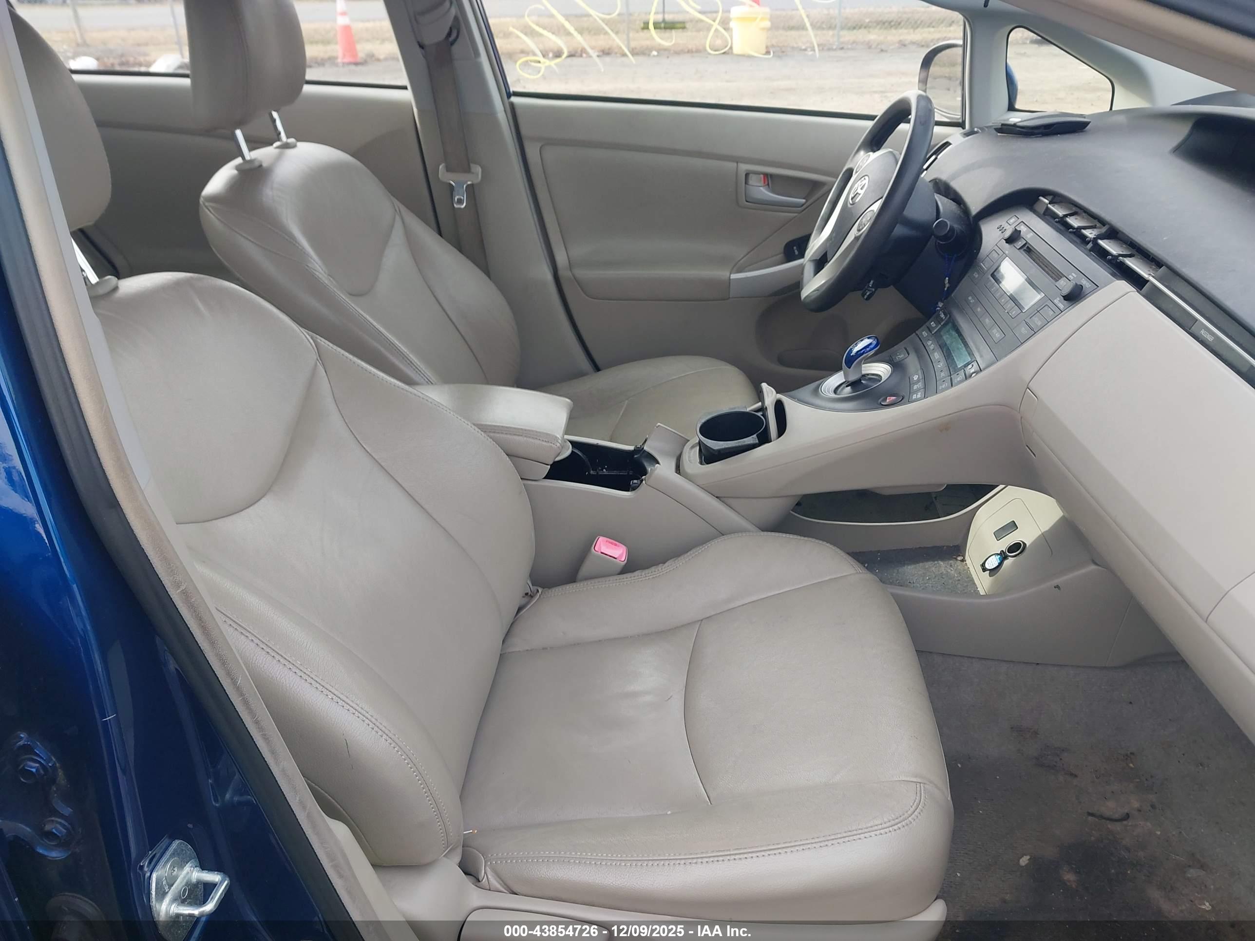 TOYOTA PRIUS image 5