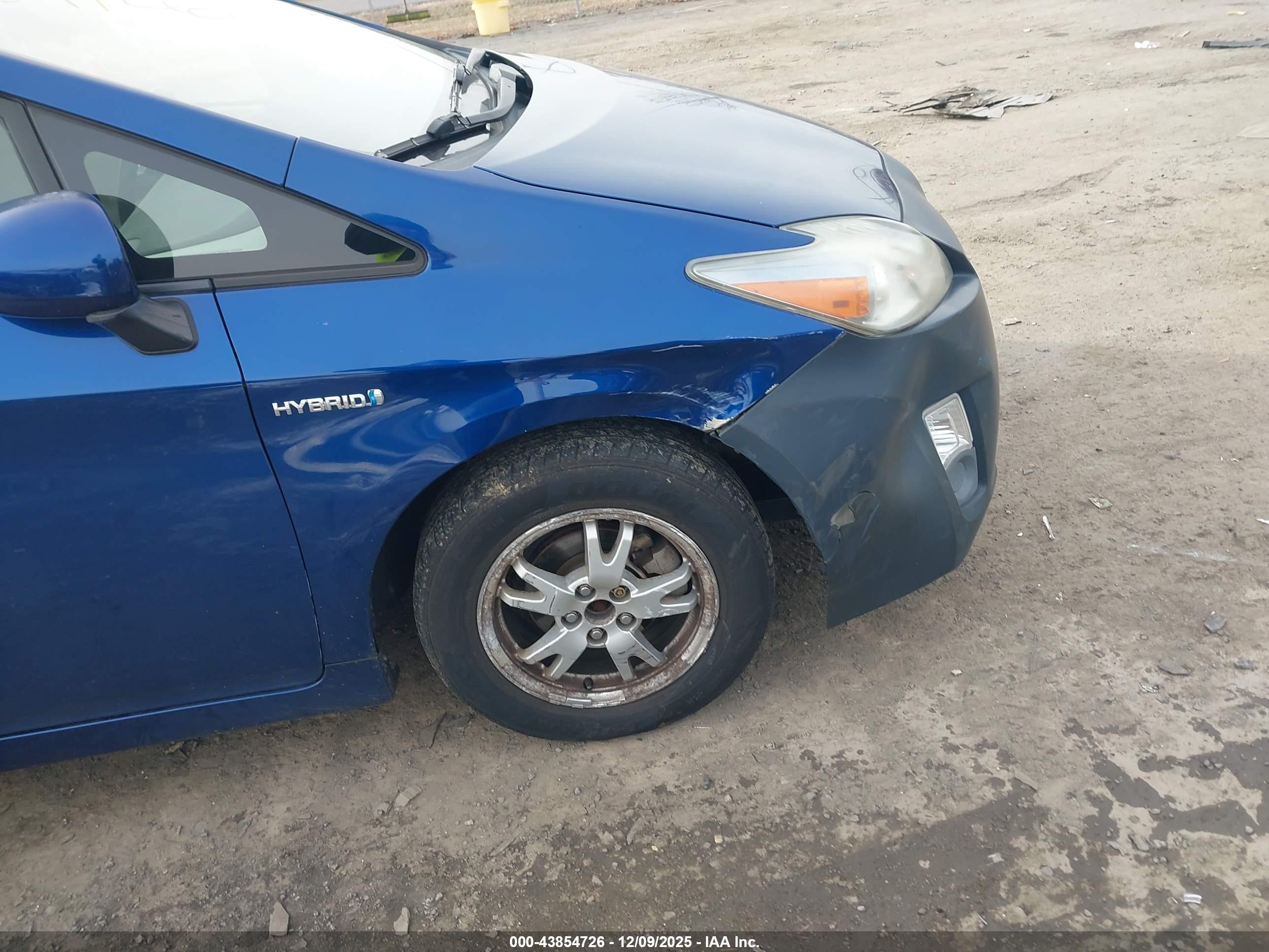 TOYOTA PRIUS image 6