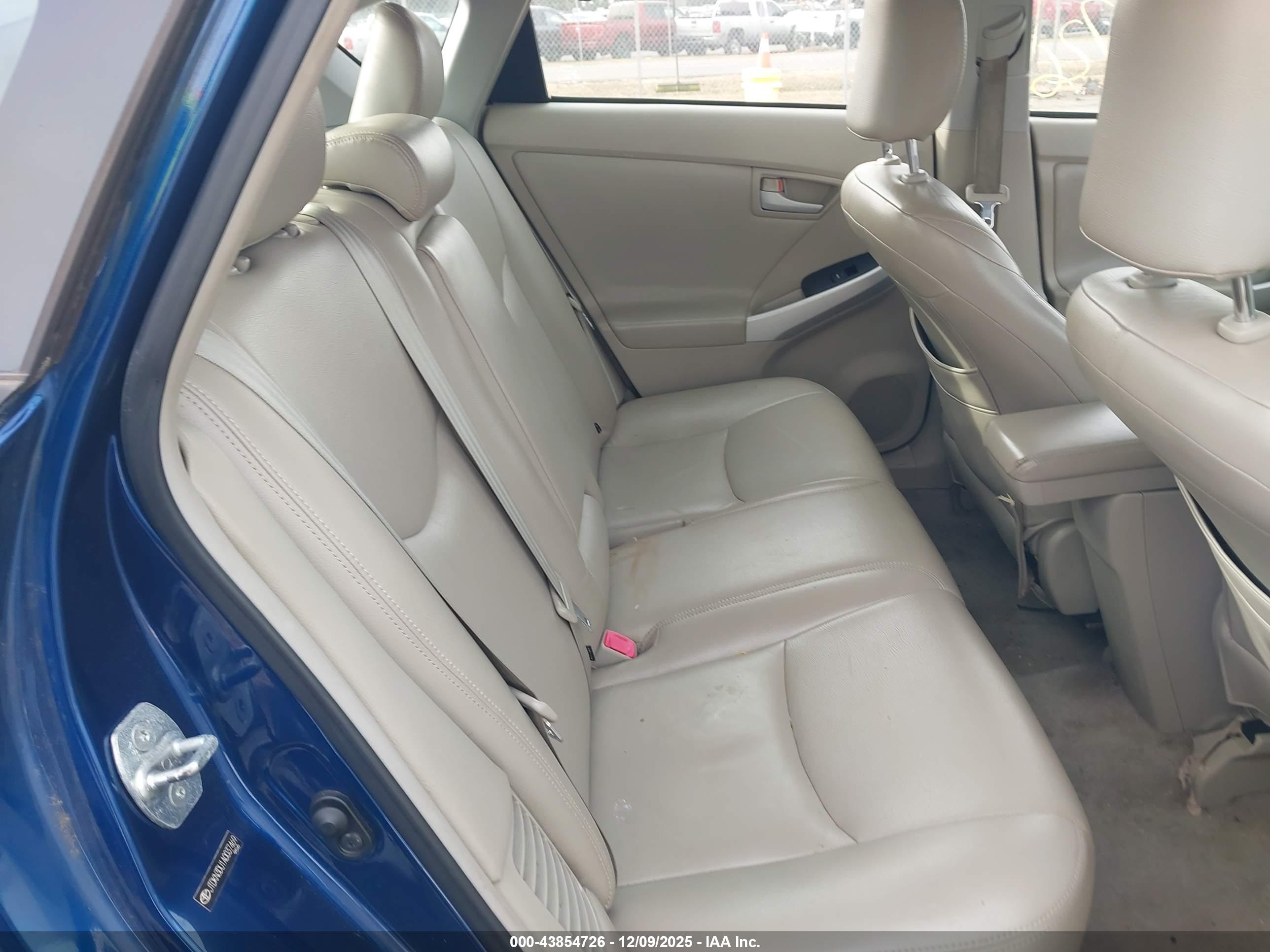 TOYOTA PRIUS image 8