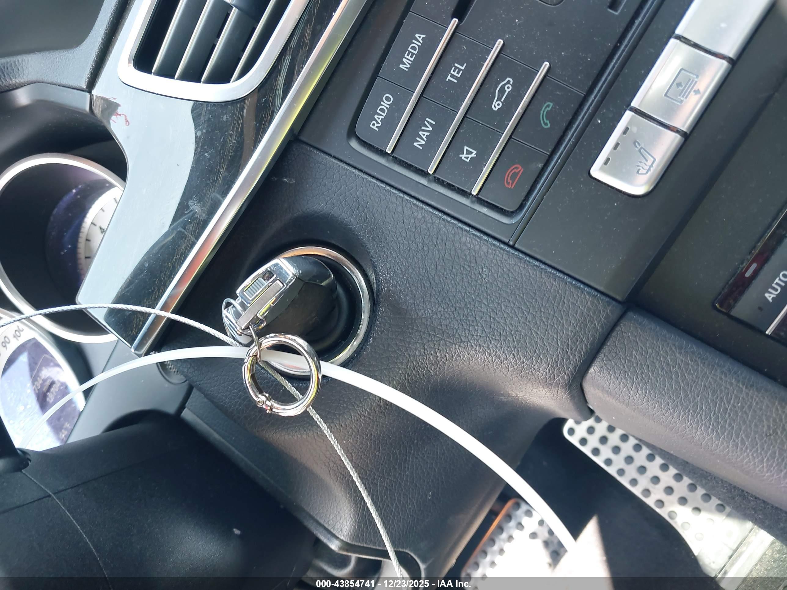 MERCEDES-BENZ E image 11