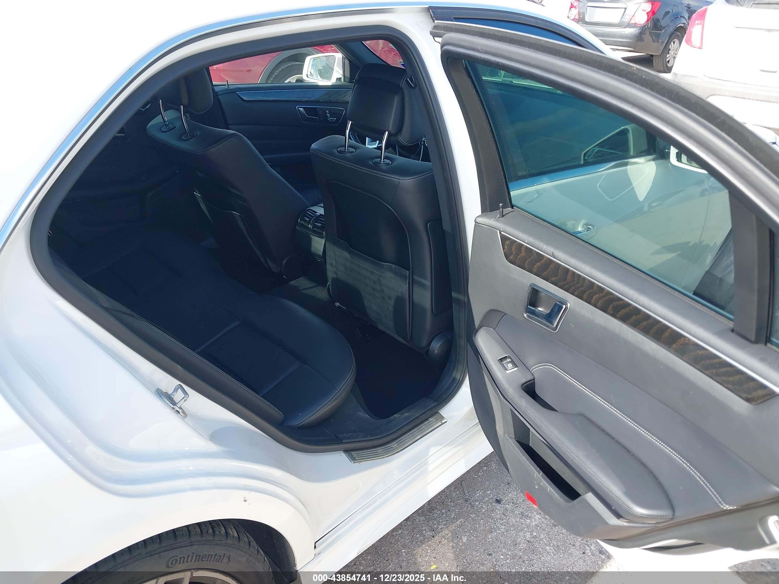 MERCEDES-BENZ E image 8