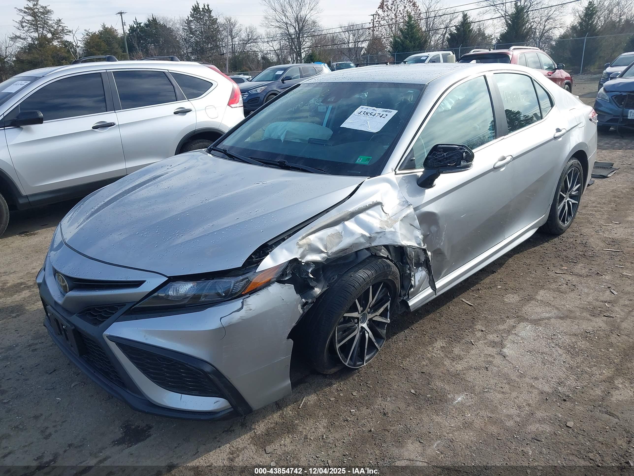 TOYOTA CAMRY image 2