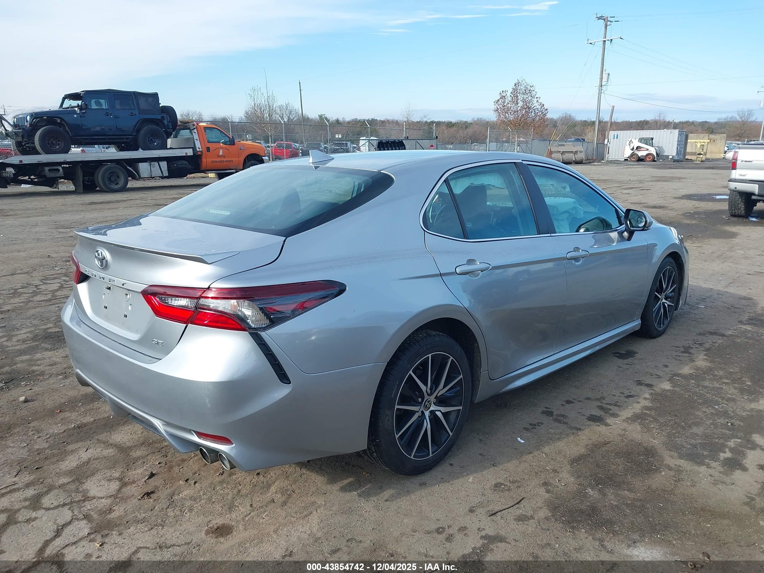 TOYOTA CAMRY image 4