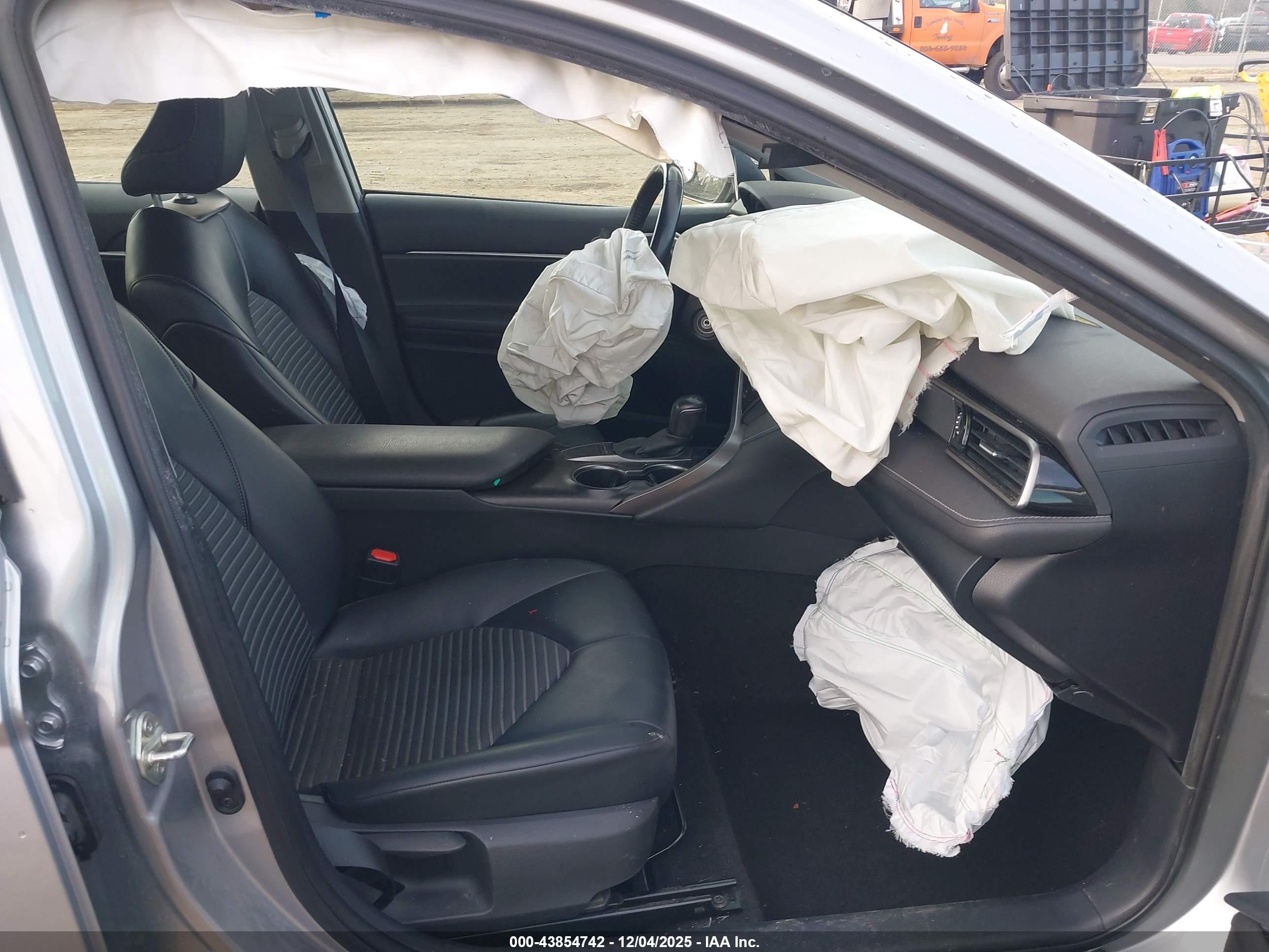 TOYOTA CAMRY image 5