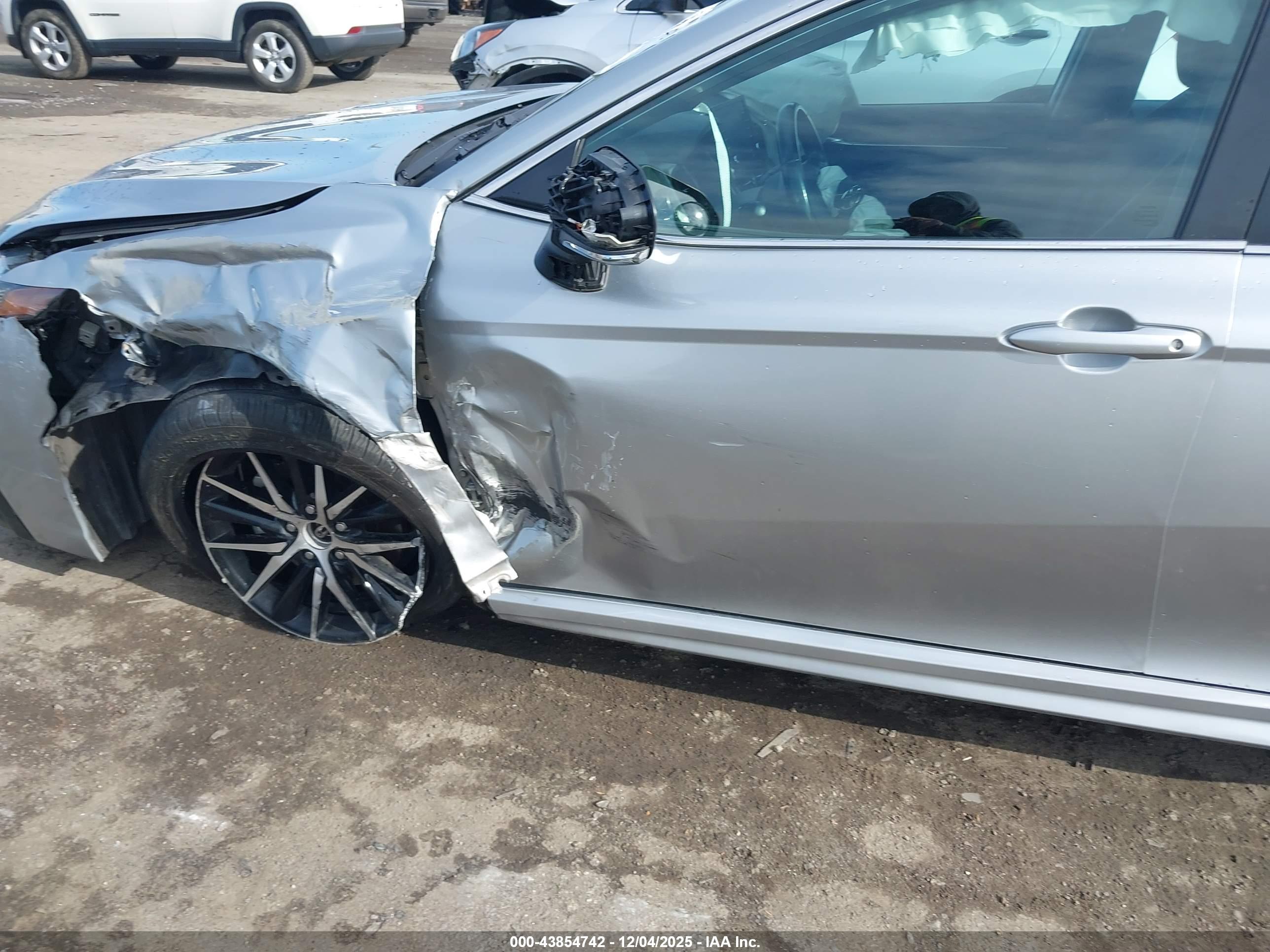 TOYOTA CAMRY image 6