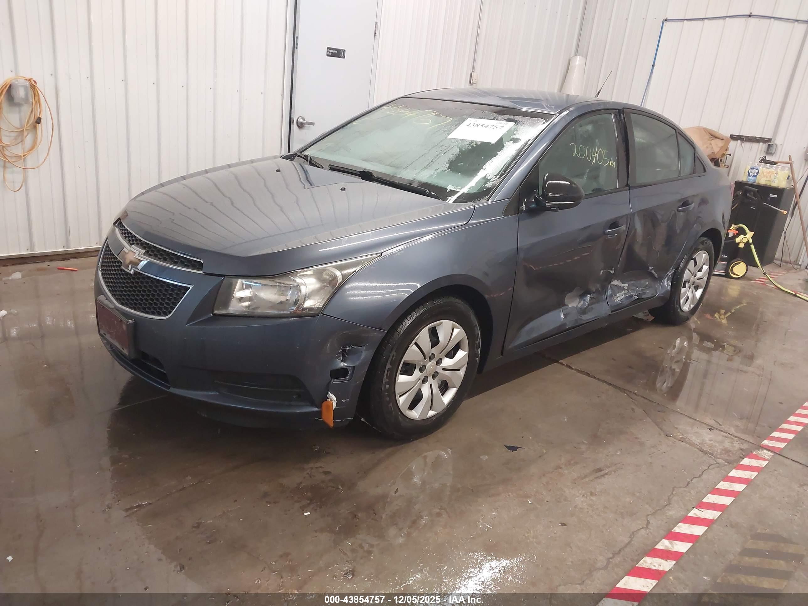 CHEVROLET CRUZE image 2