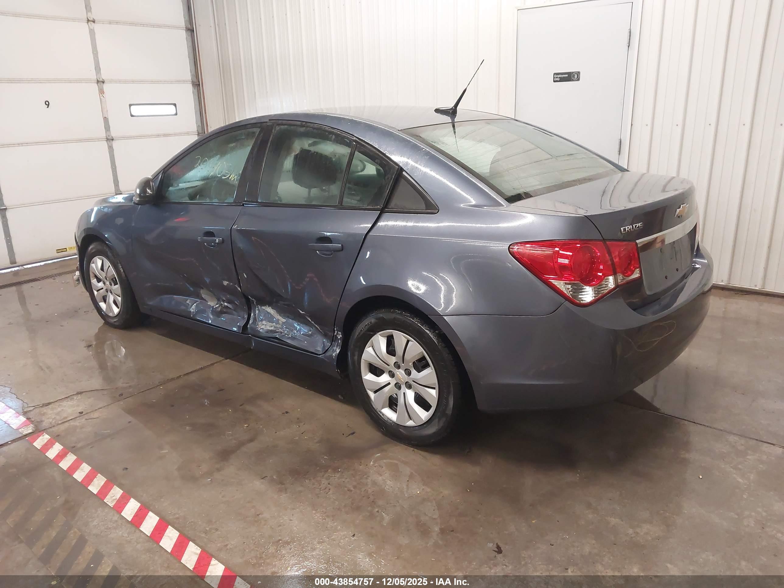 CHEVROLET CRUZE image 3