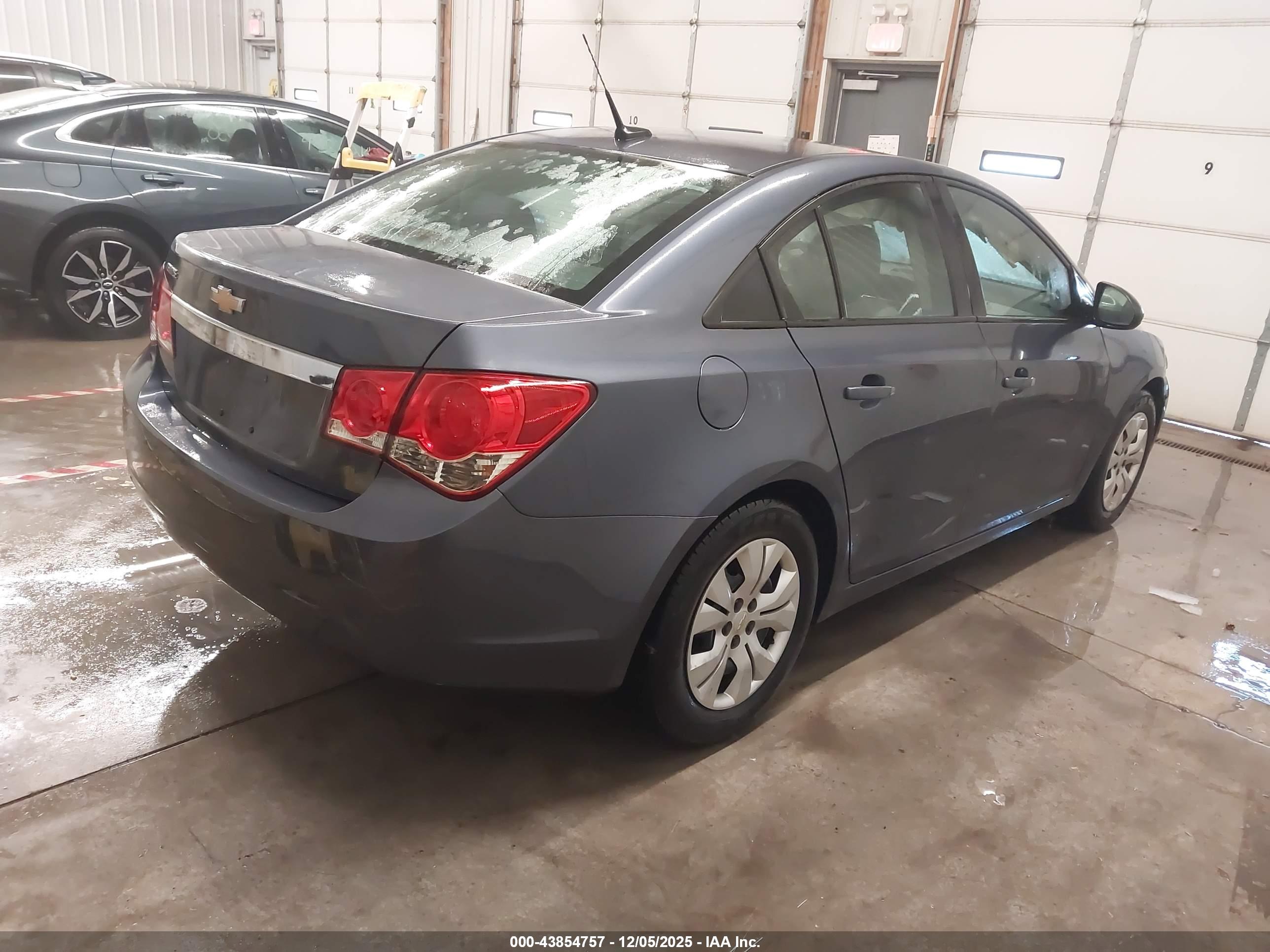 CHEVROLET CRUZE image 4