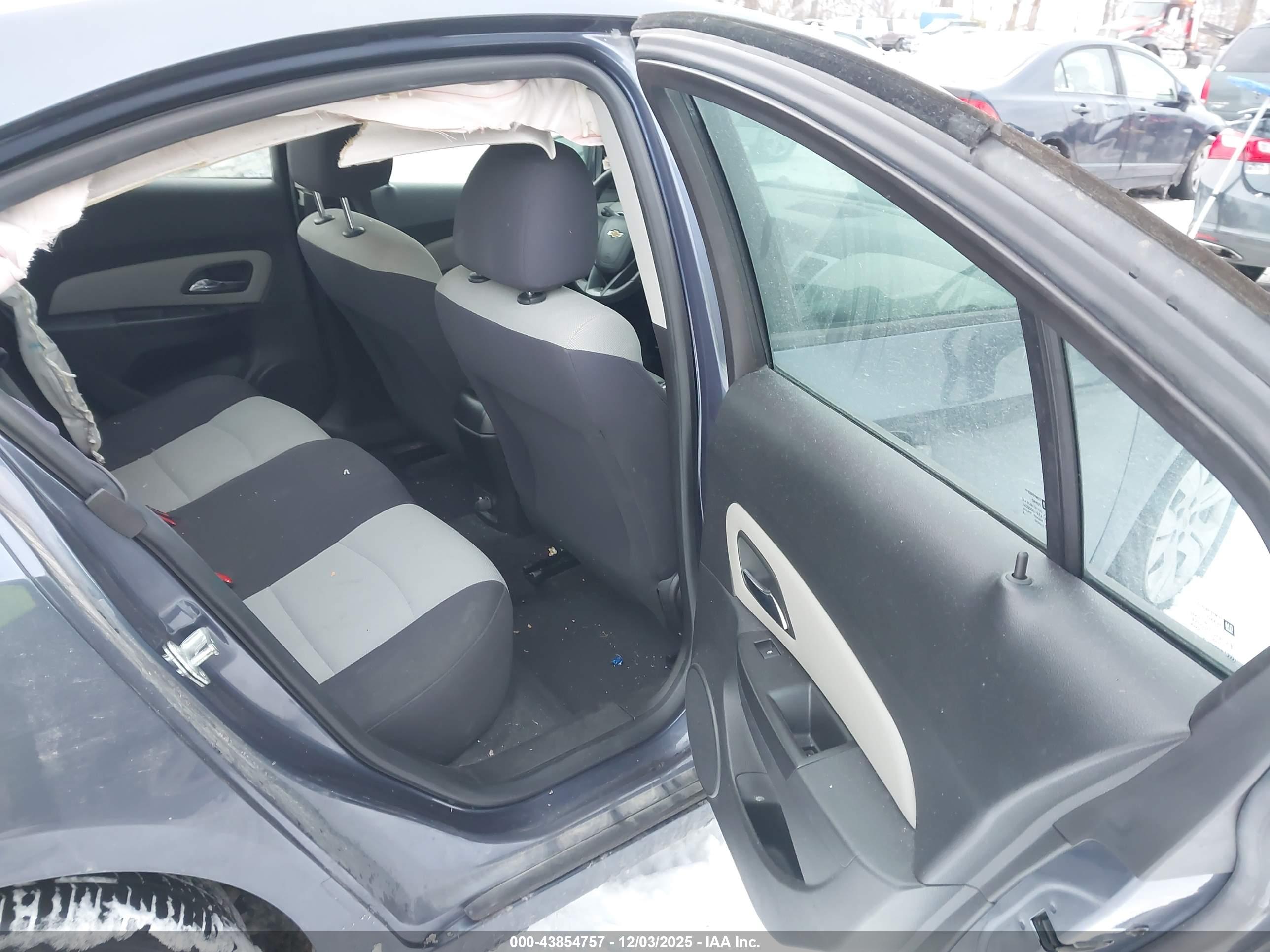 CHEVROLET CRUZE image 8