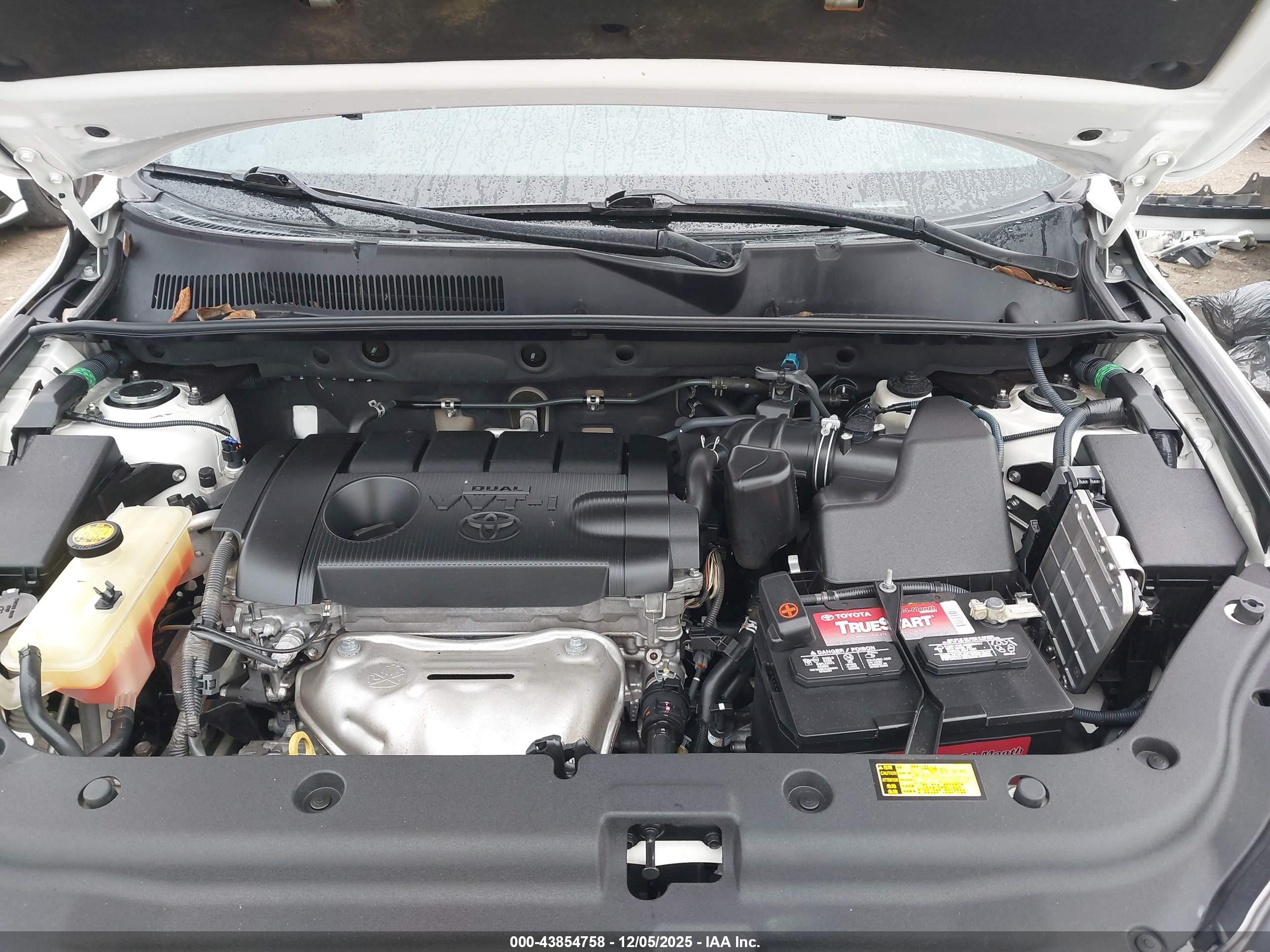 TOYOTA RAV4 image 10
