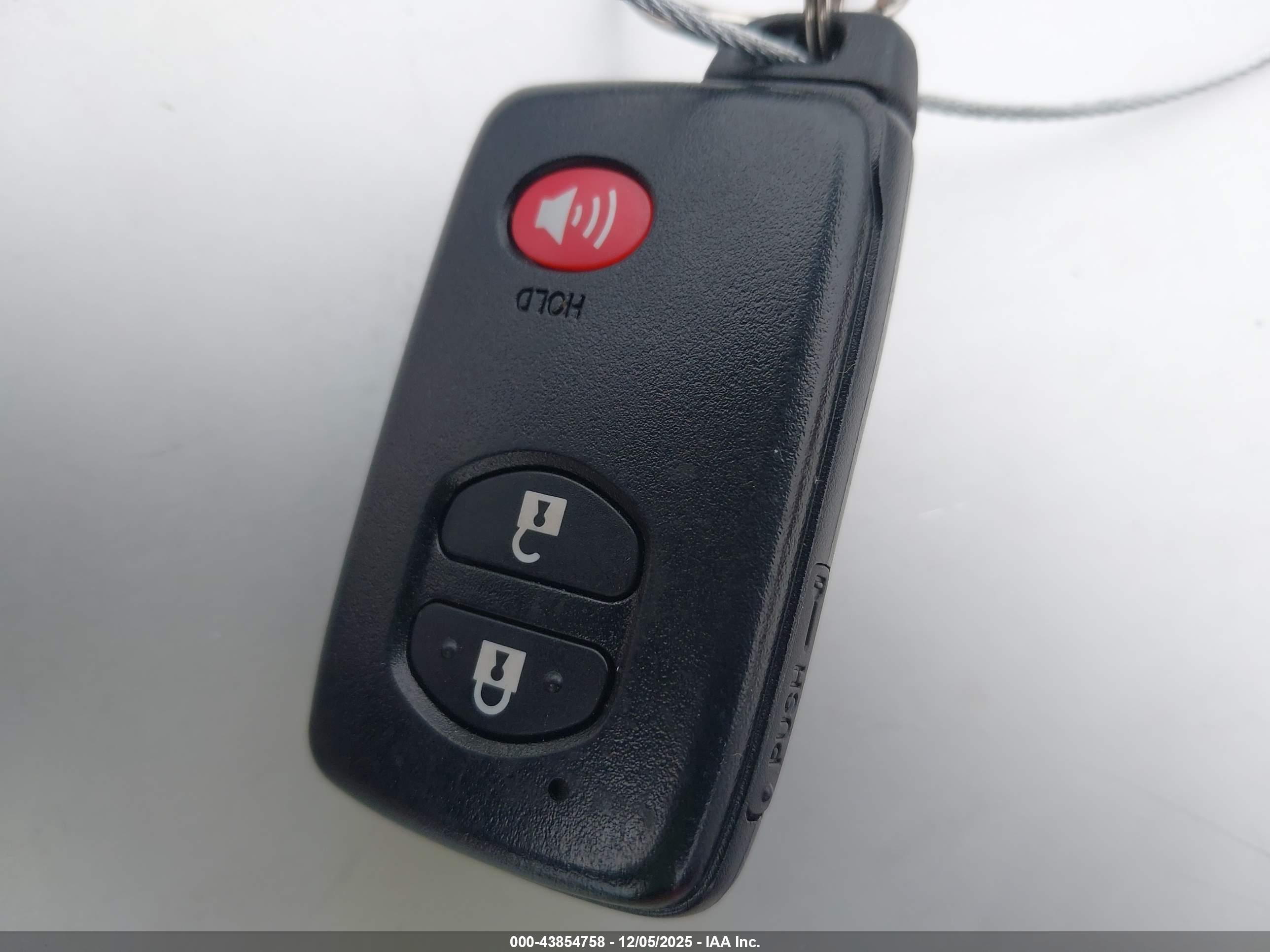 TOYOTA RAV4 image 11