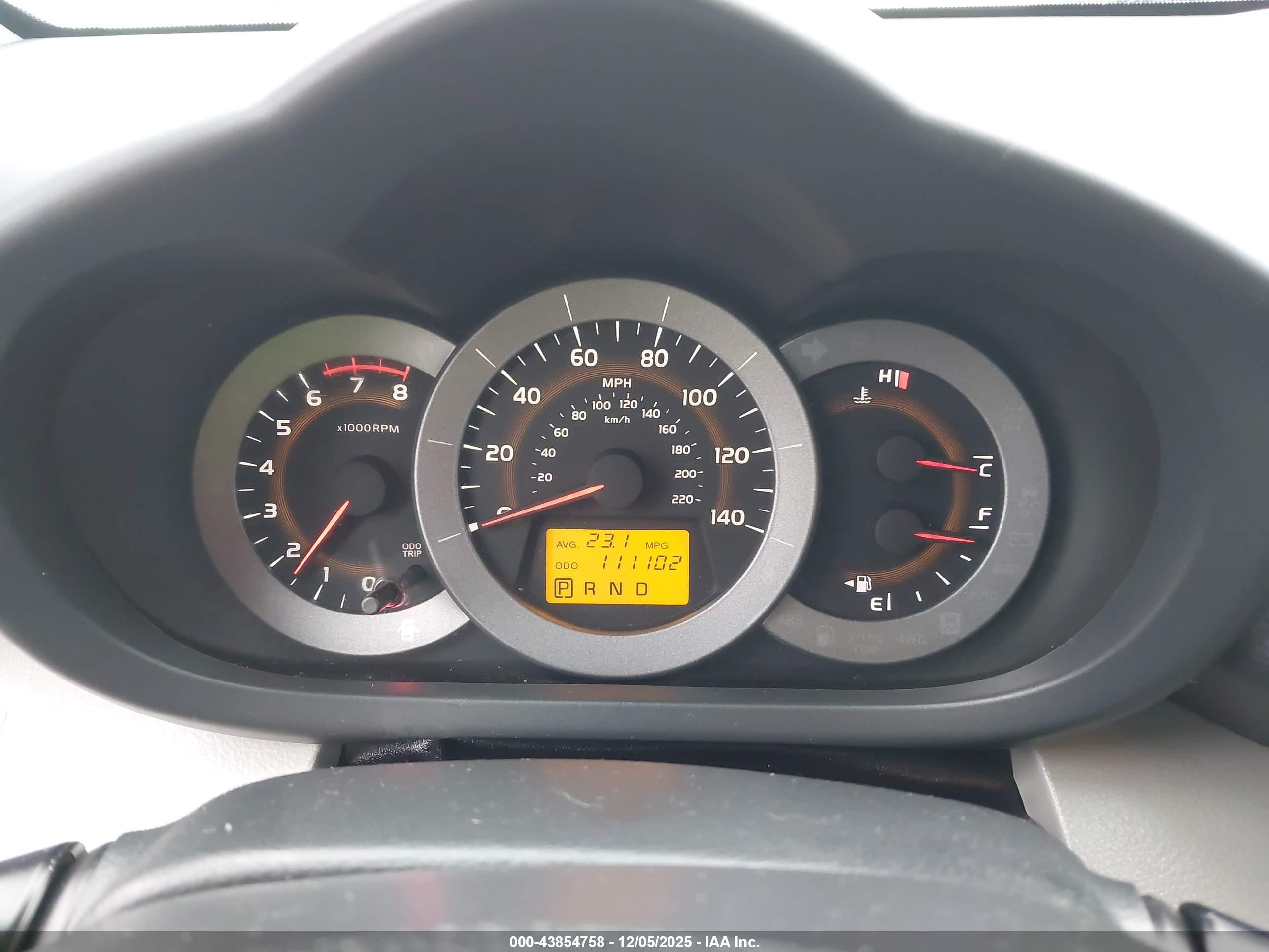 TOYOTA RAV4 image 7