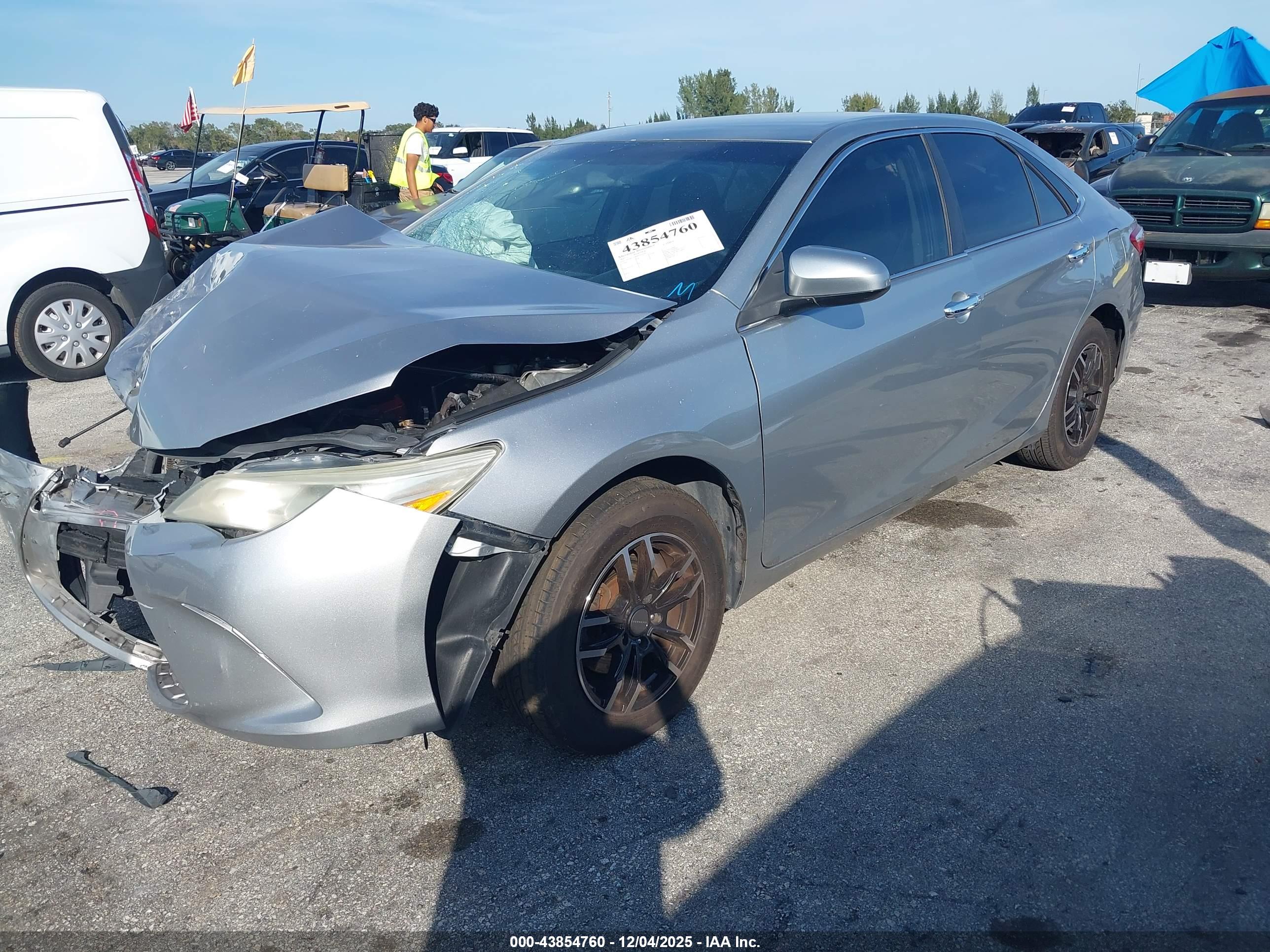 TOYOTA CAMRY image 2