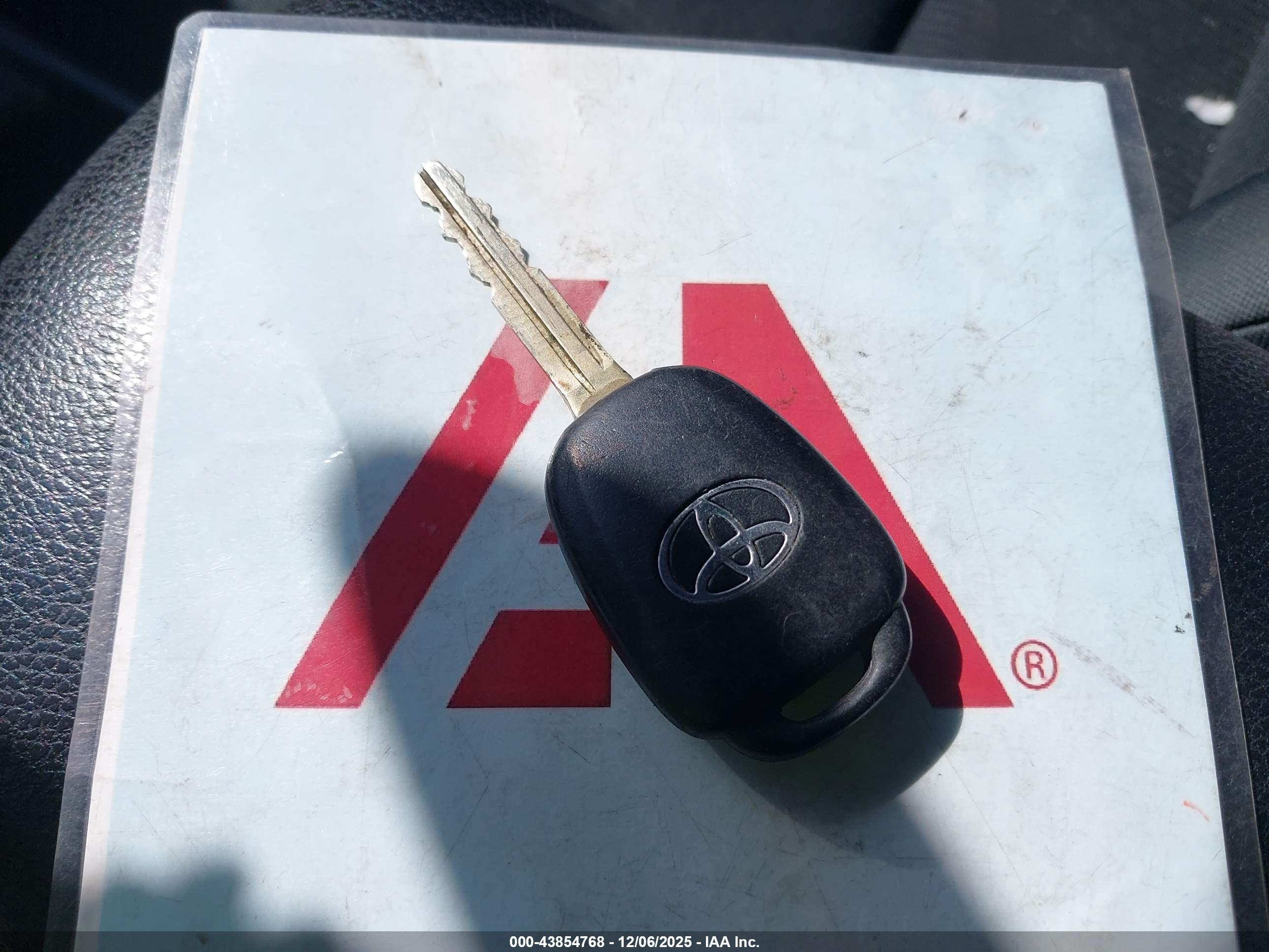 TOYOTA RAV4 image 11