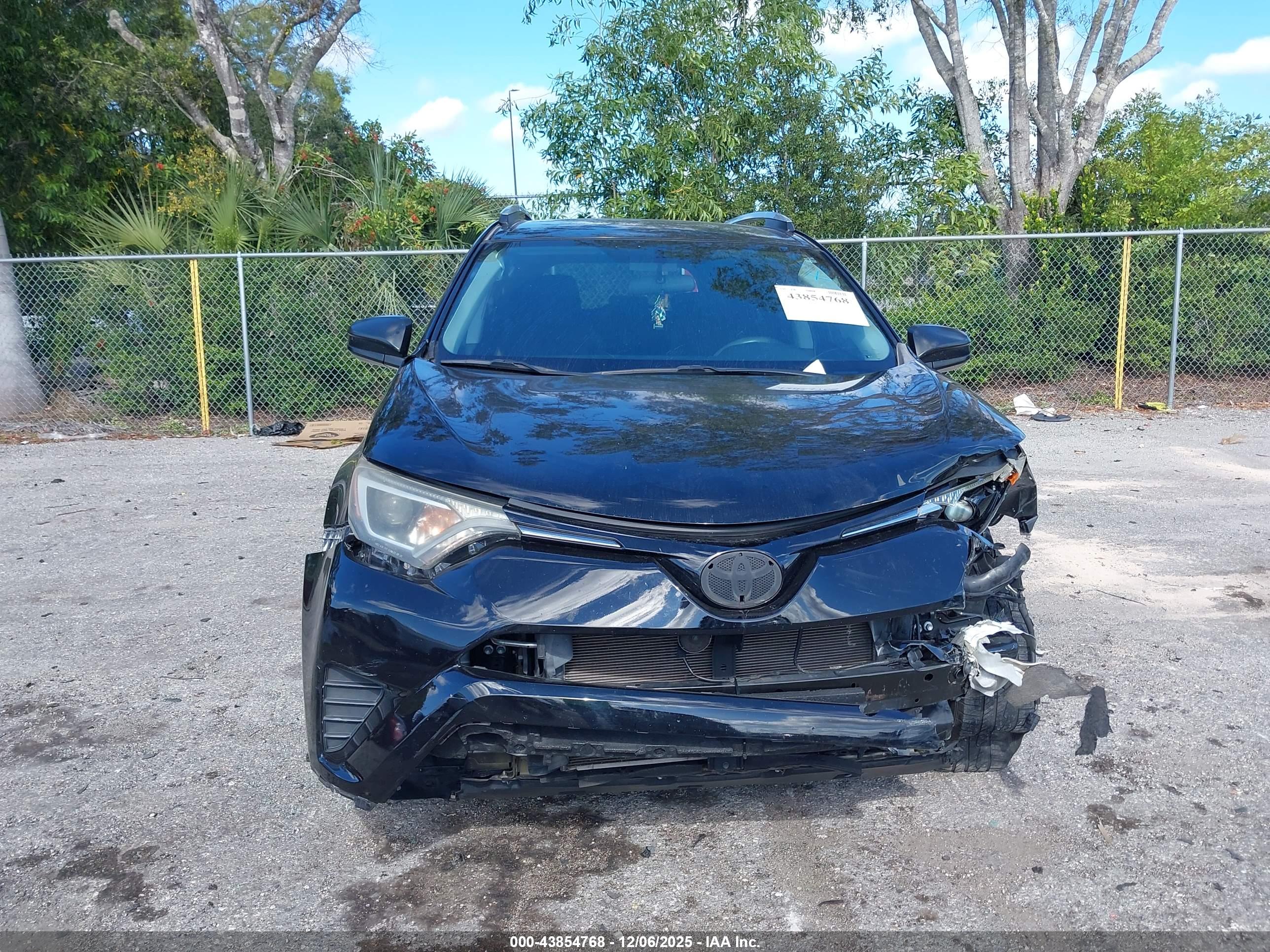 TOYOTA RAV4 image 6