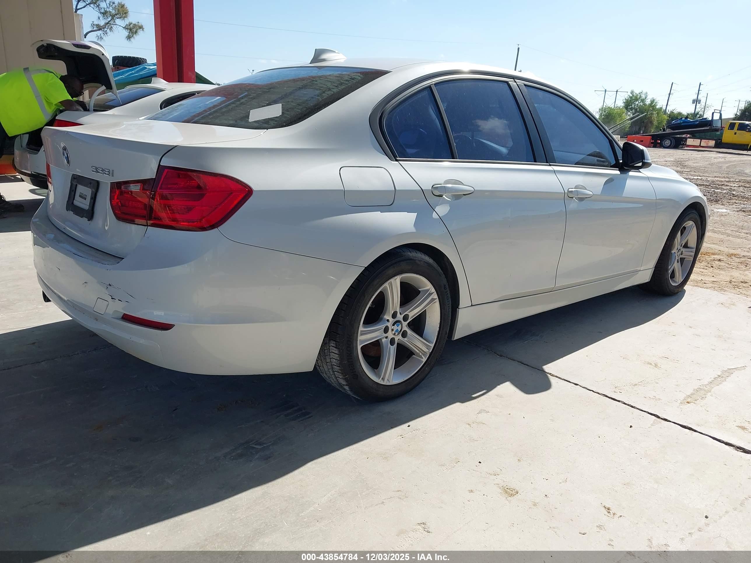 BMW 328I image 4