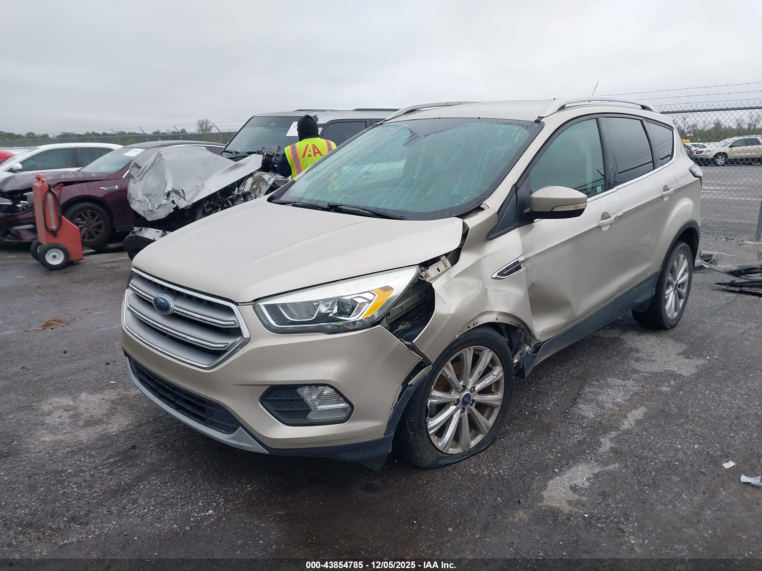 FORD ESCAPE image 2