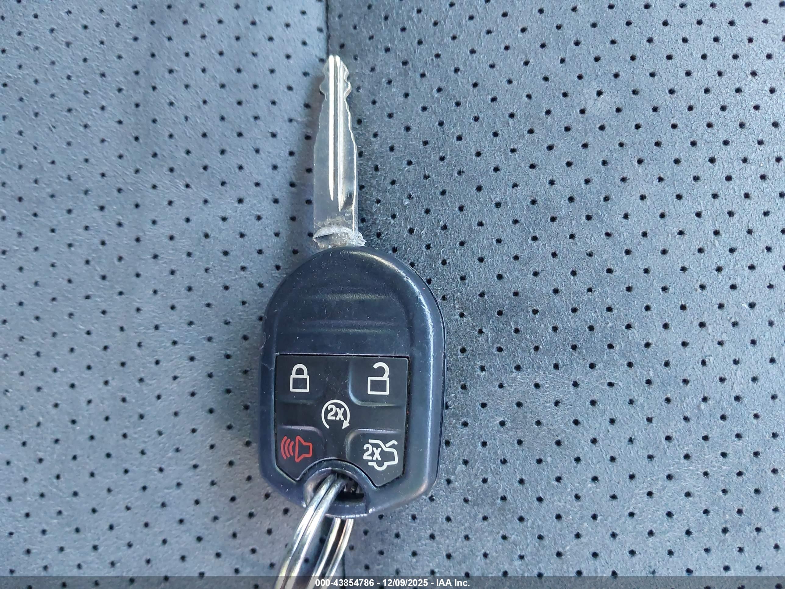 FORD EXPLORER image 11