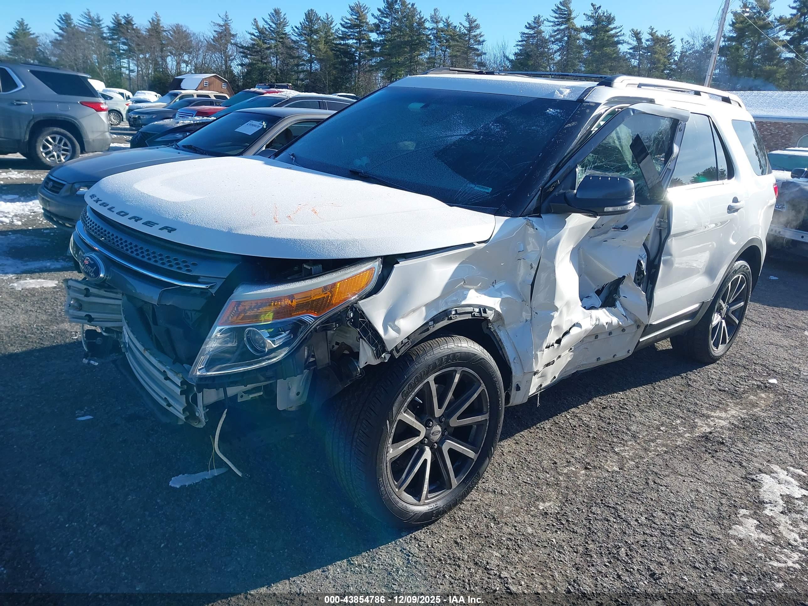 FORD EXPLORER image 2