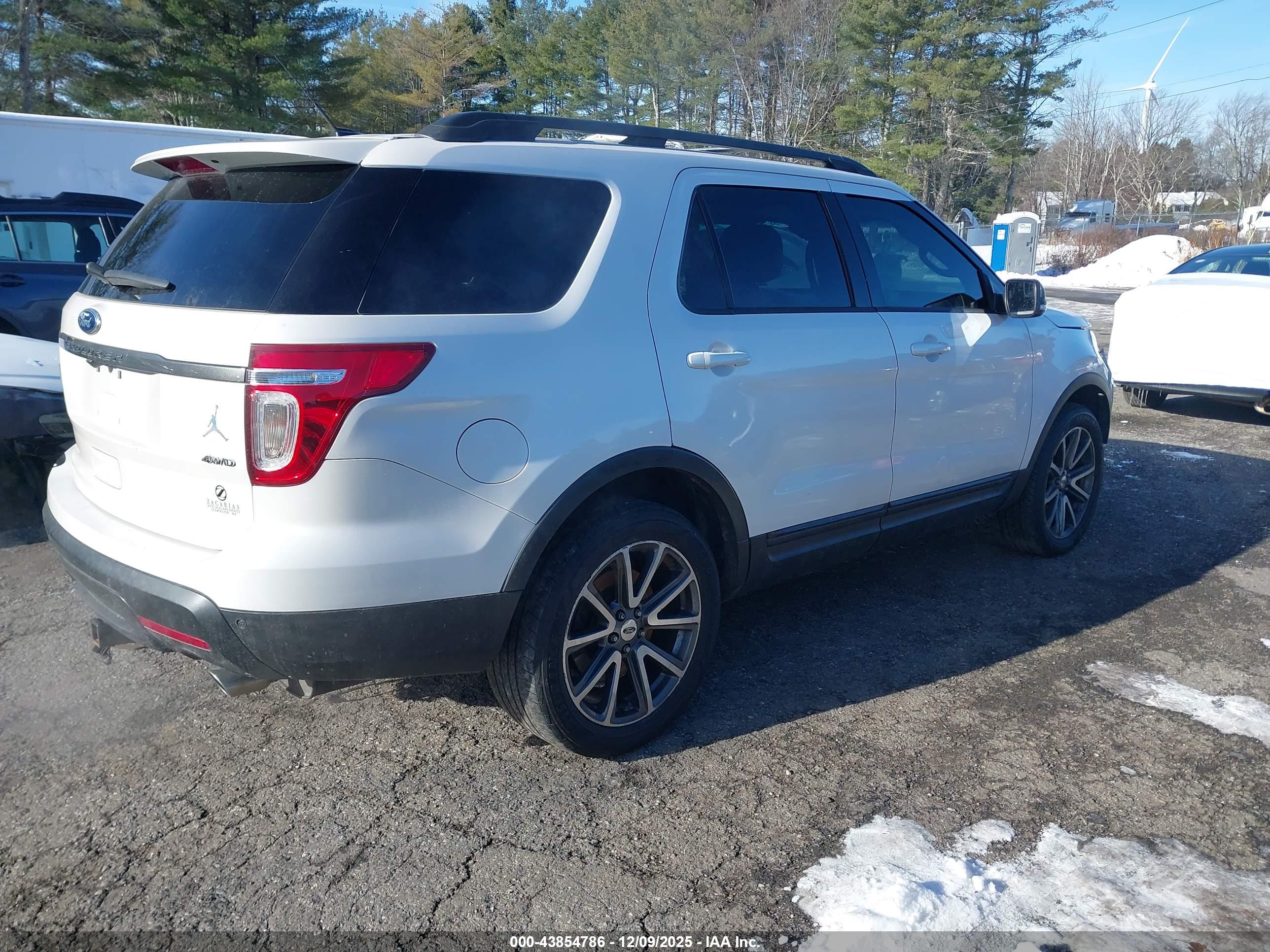 FORD EXPLORER image 4