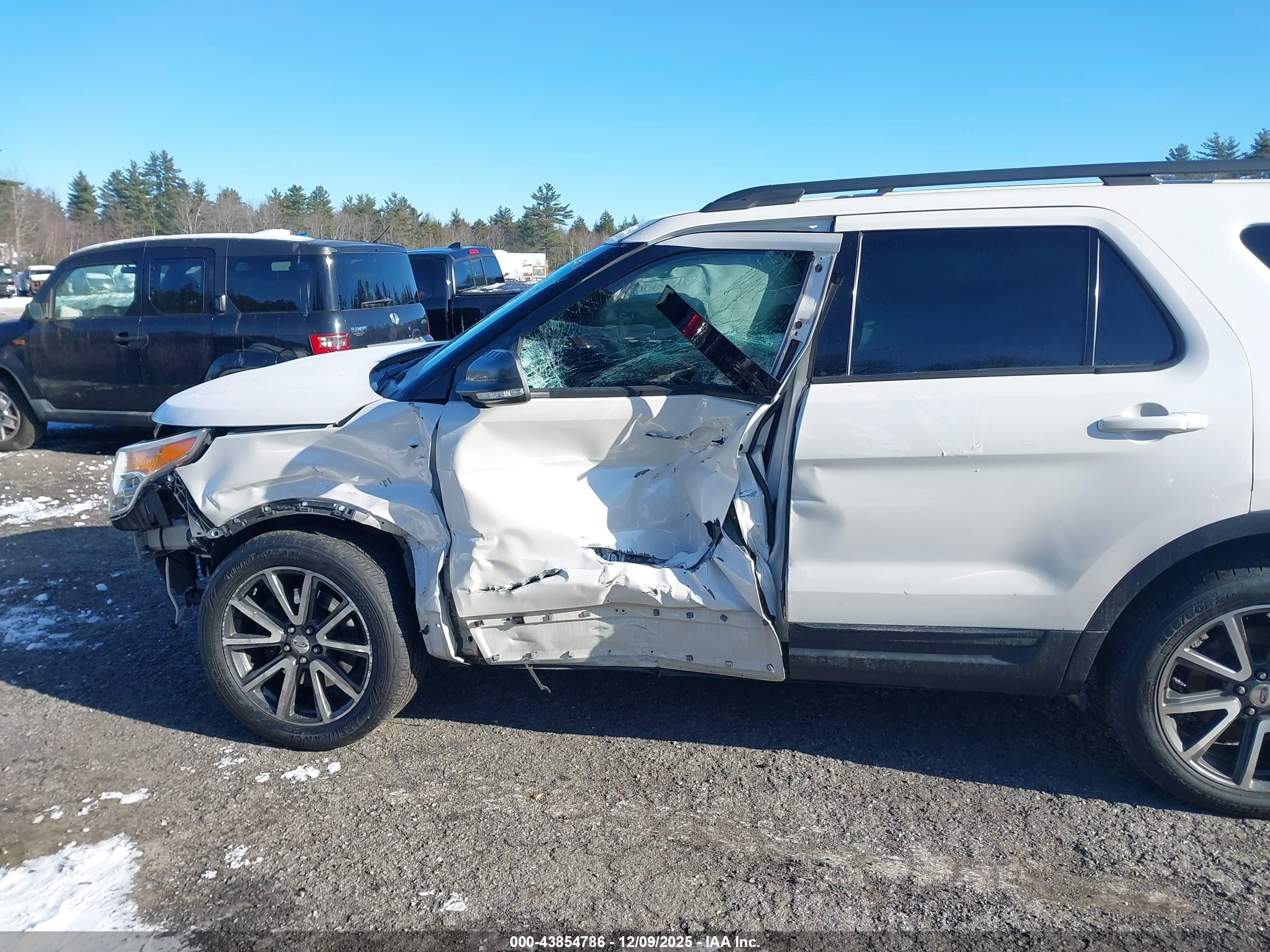 FORD EXPLORER image 6