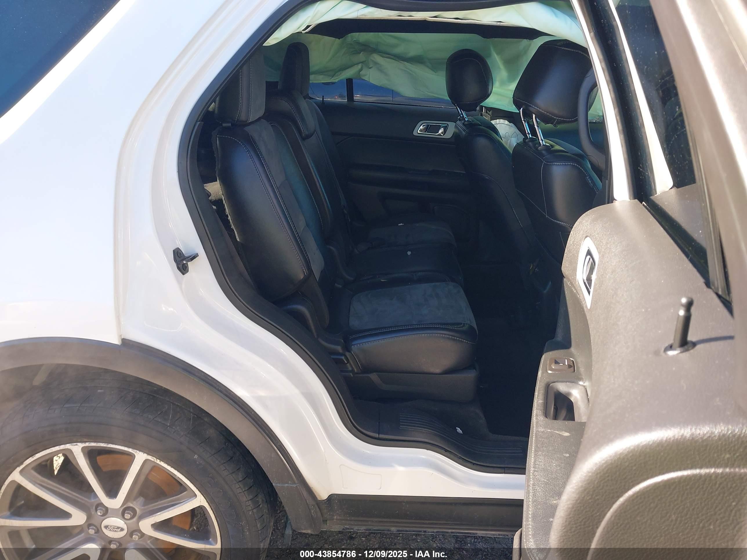 FORD EXPLORER image 8