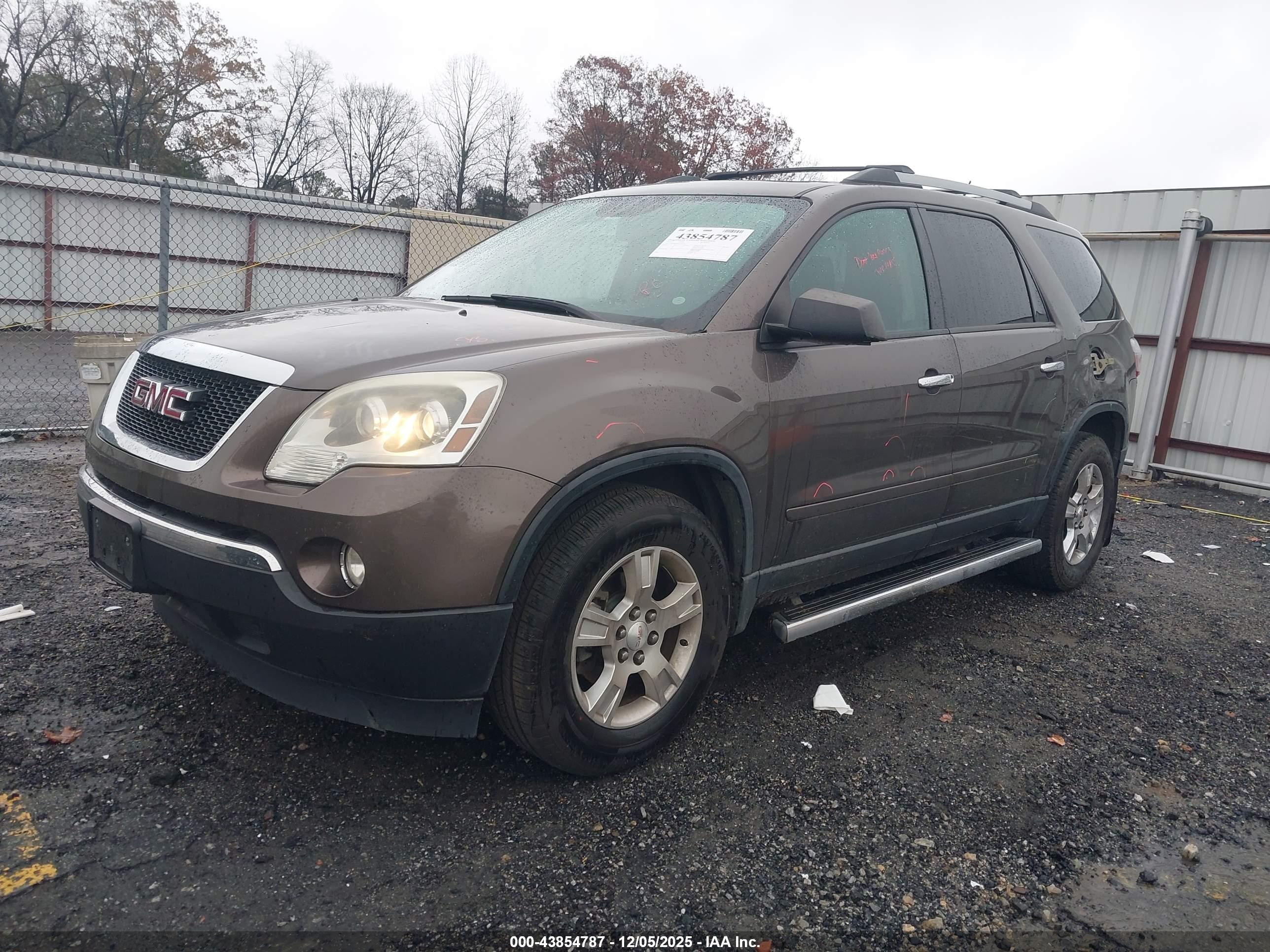 GMC ACADIA image 2