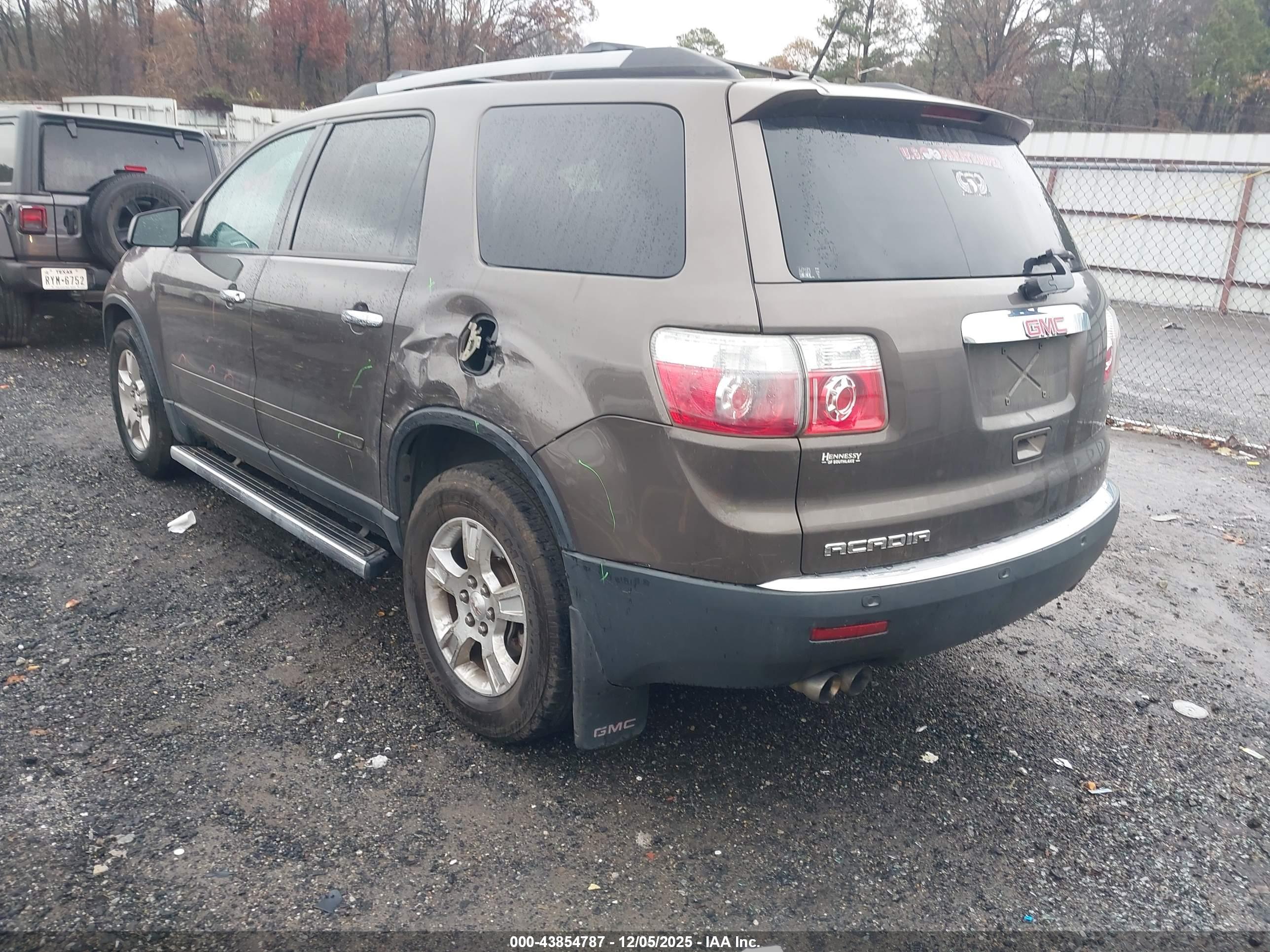 GMC ACADIA image 3