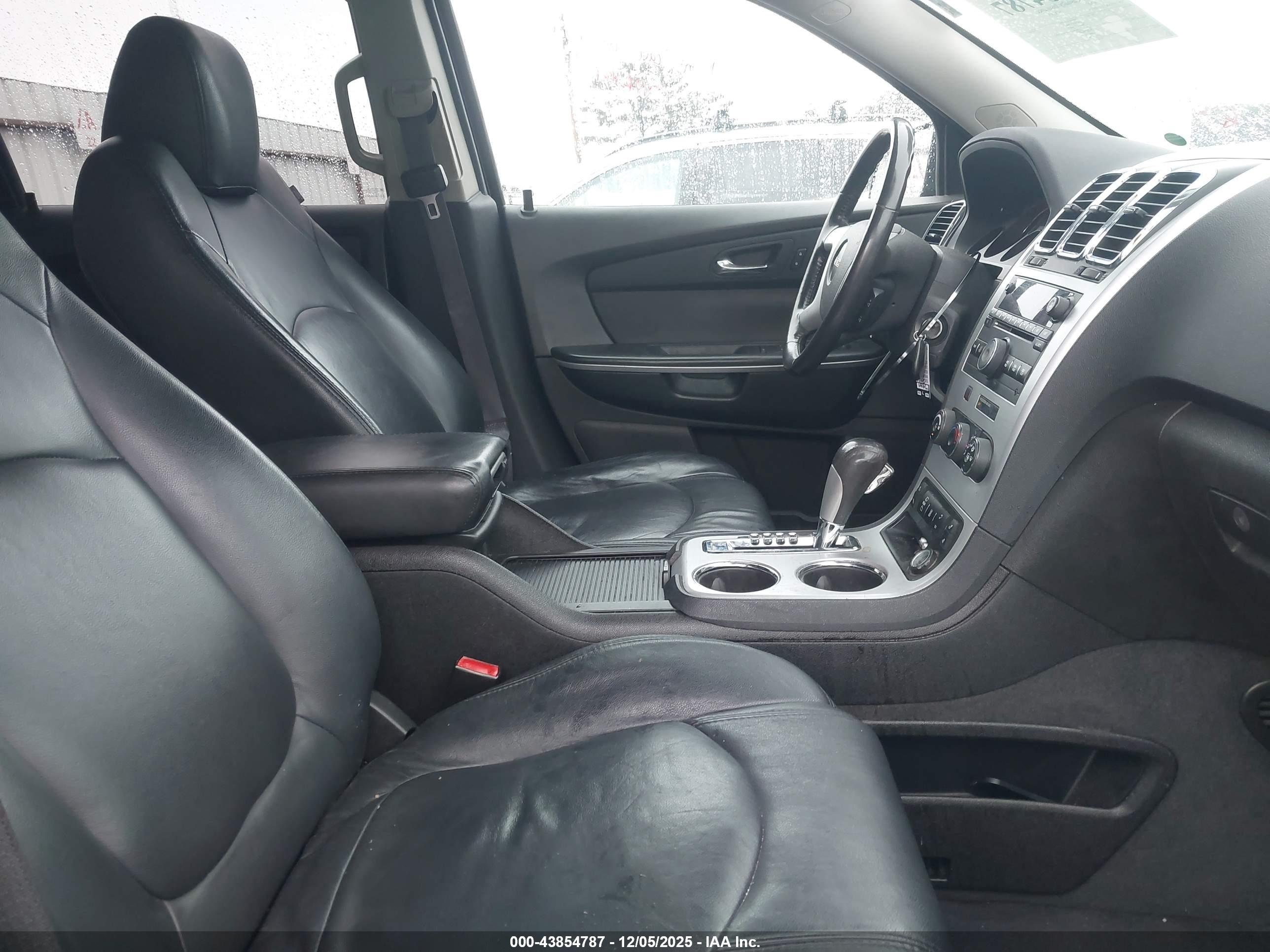 GMC ACADIA image 5