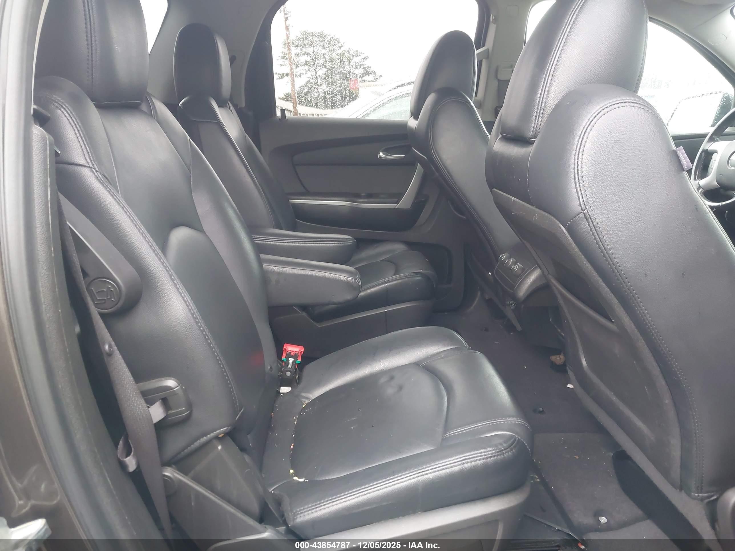 GMC ACADIA image 8