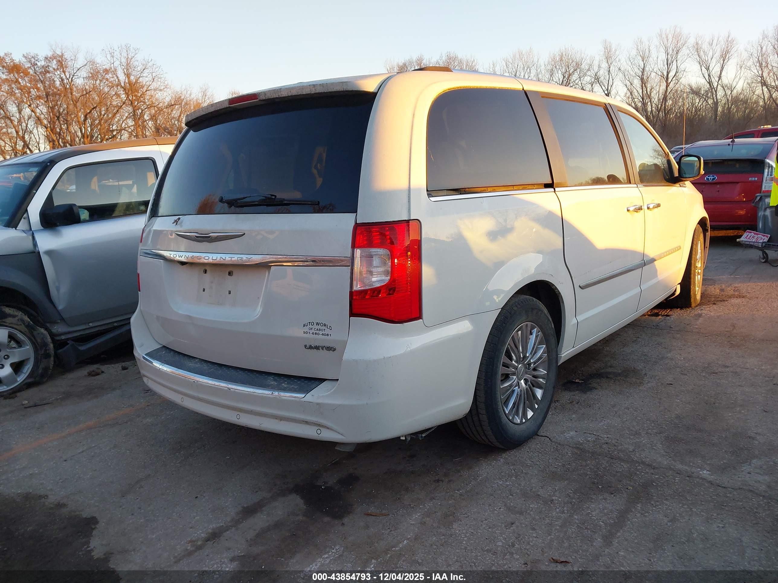 CHRYSLER TOWN image 4