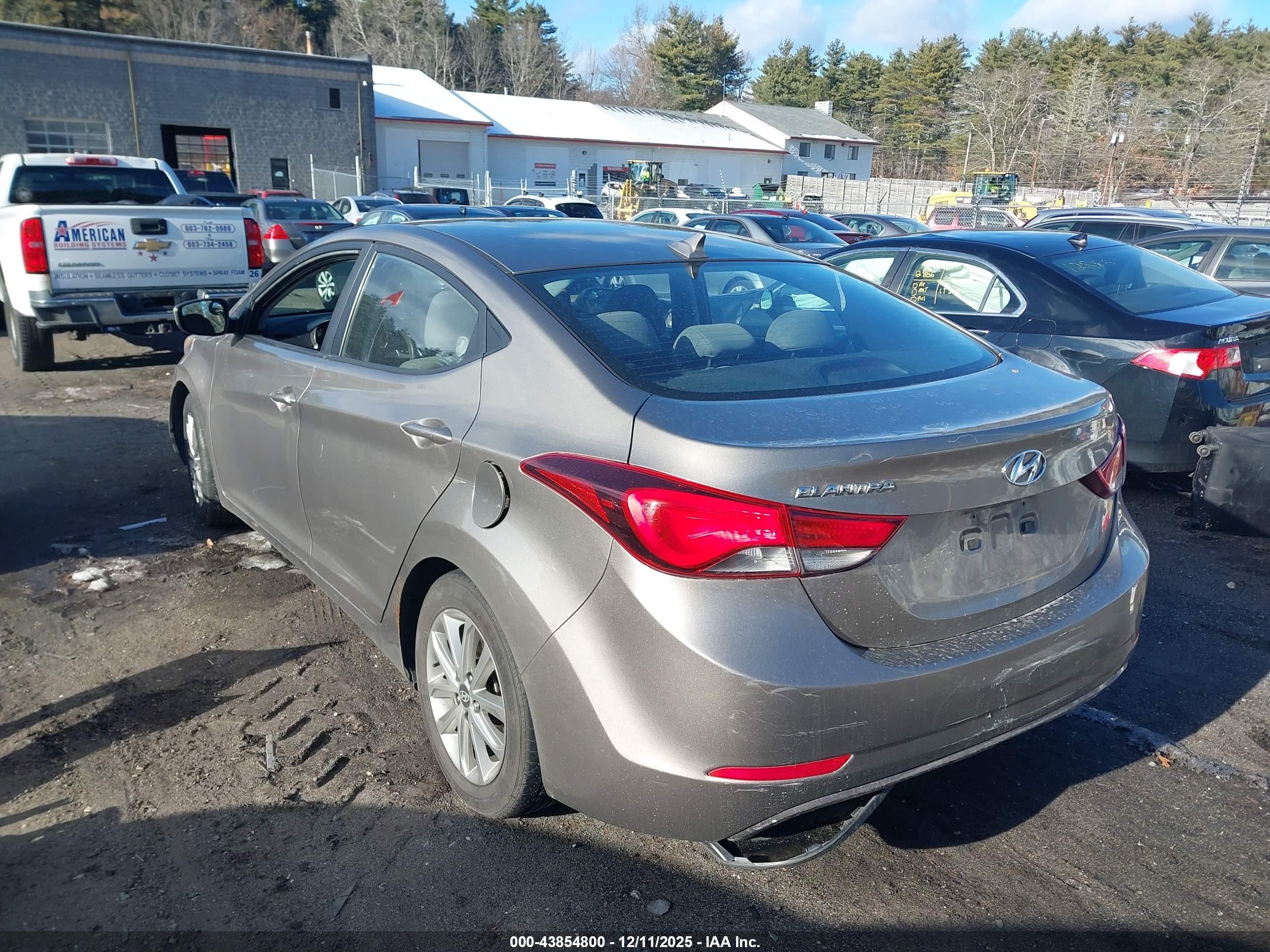 HYUNDAI ELANTRA image 3