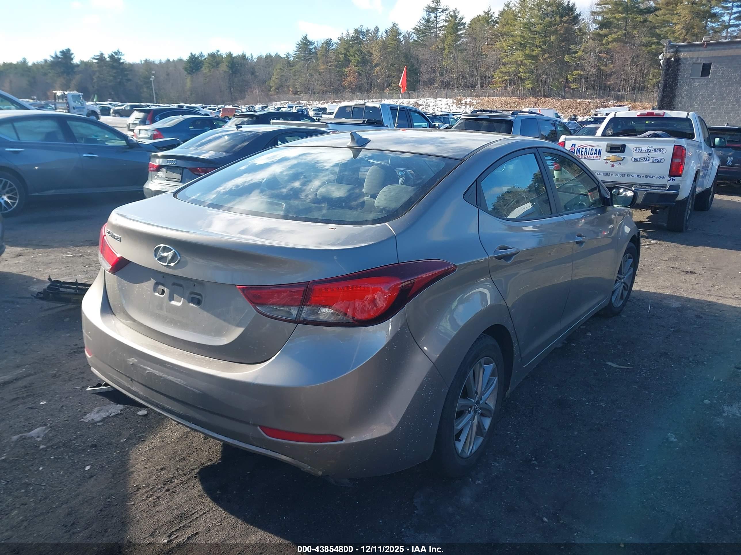 HYUNDAI ELANTRA image 4