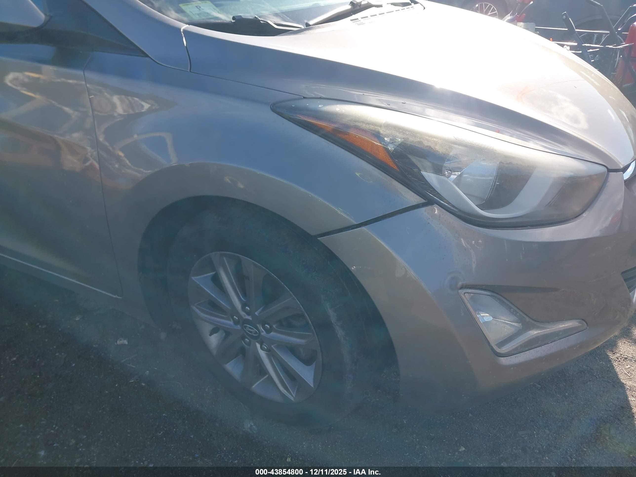 HYUNDAI ELANTRA image 6