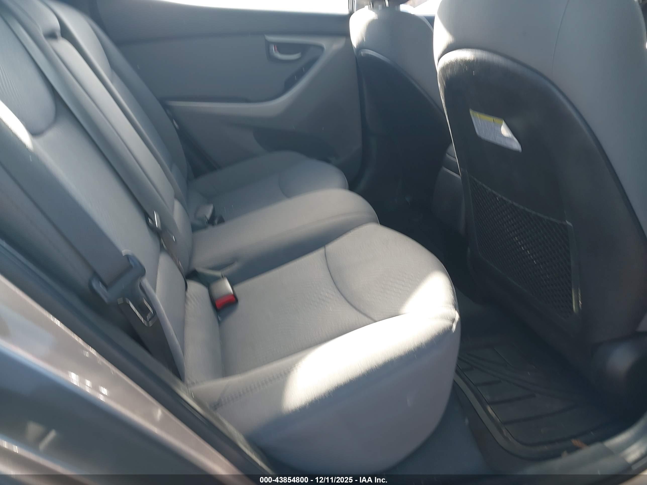 HYUNDAI ELANTRA image 8