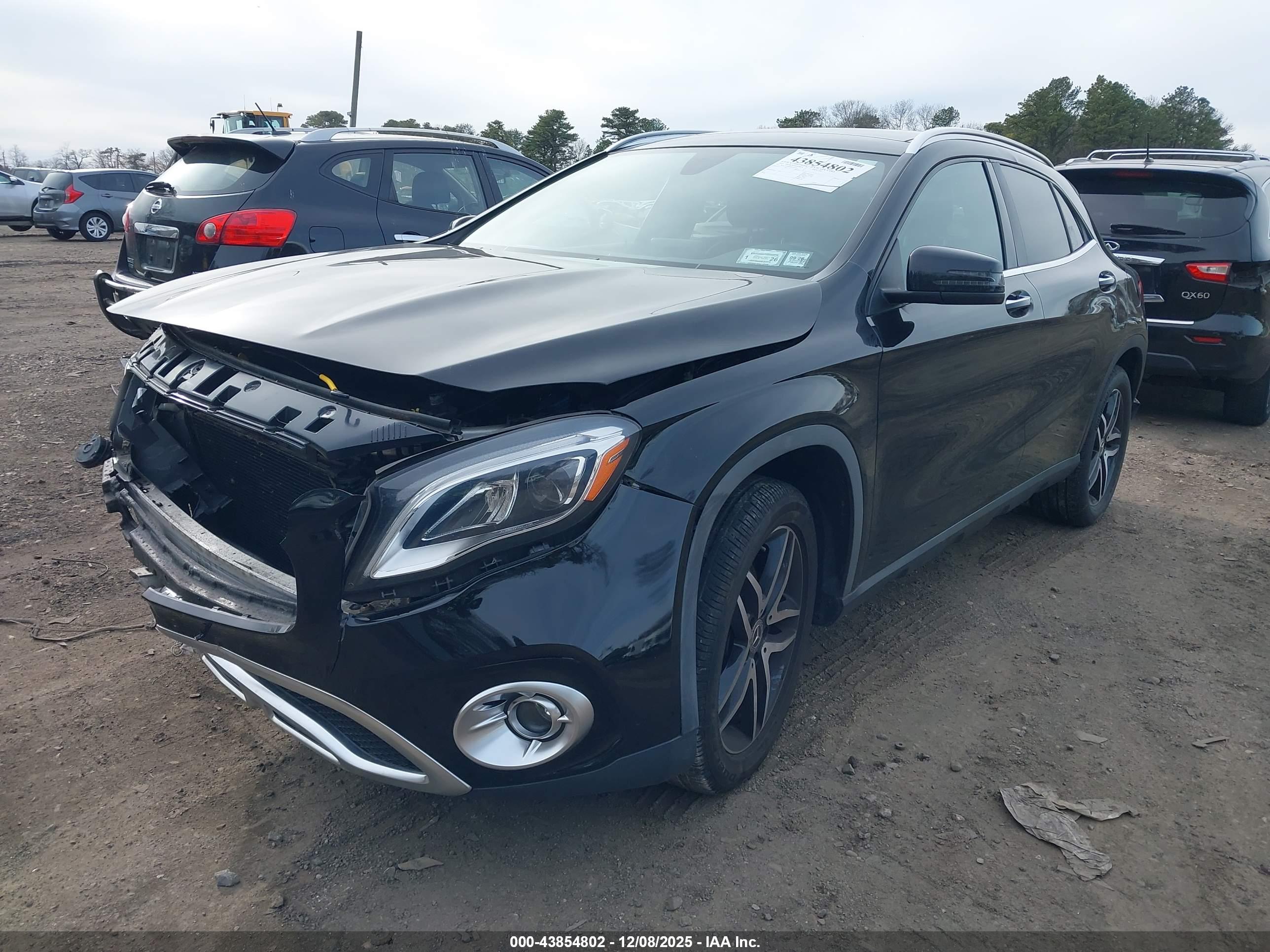 MERCEDES-BENZ GLA image 2