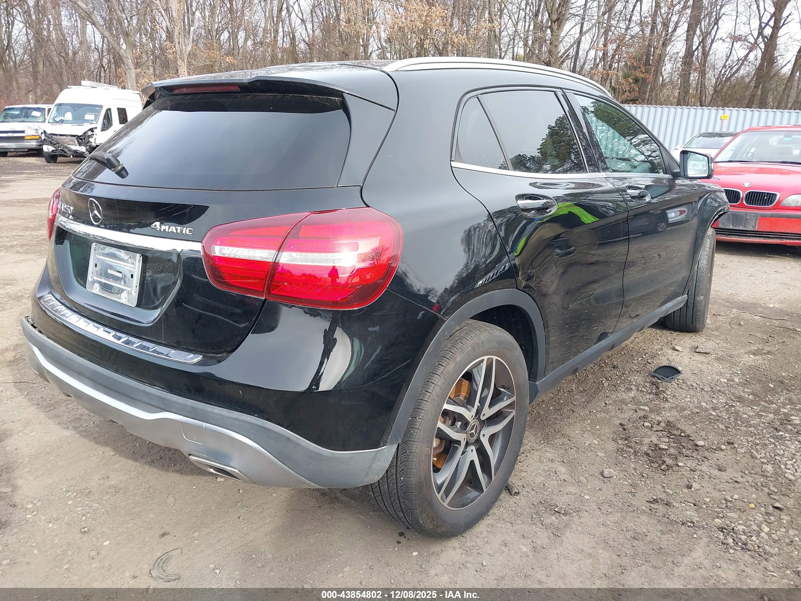 MERCEDES-BENZ GLA image 4